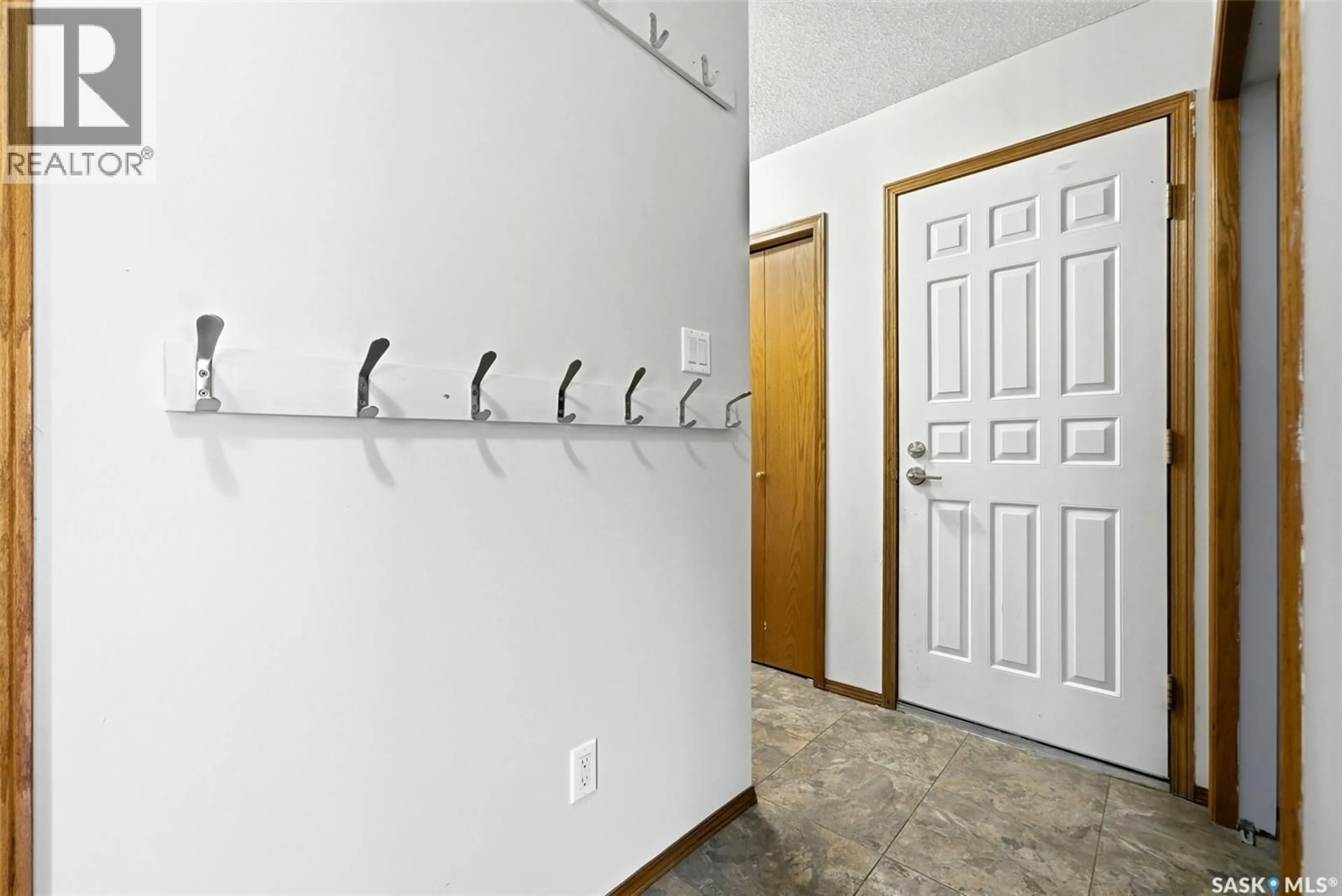 Indoor entryway for 3242 BARTON PLACE, Regina Saskatchewan S4N7C8