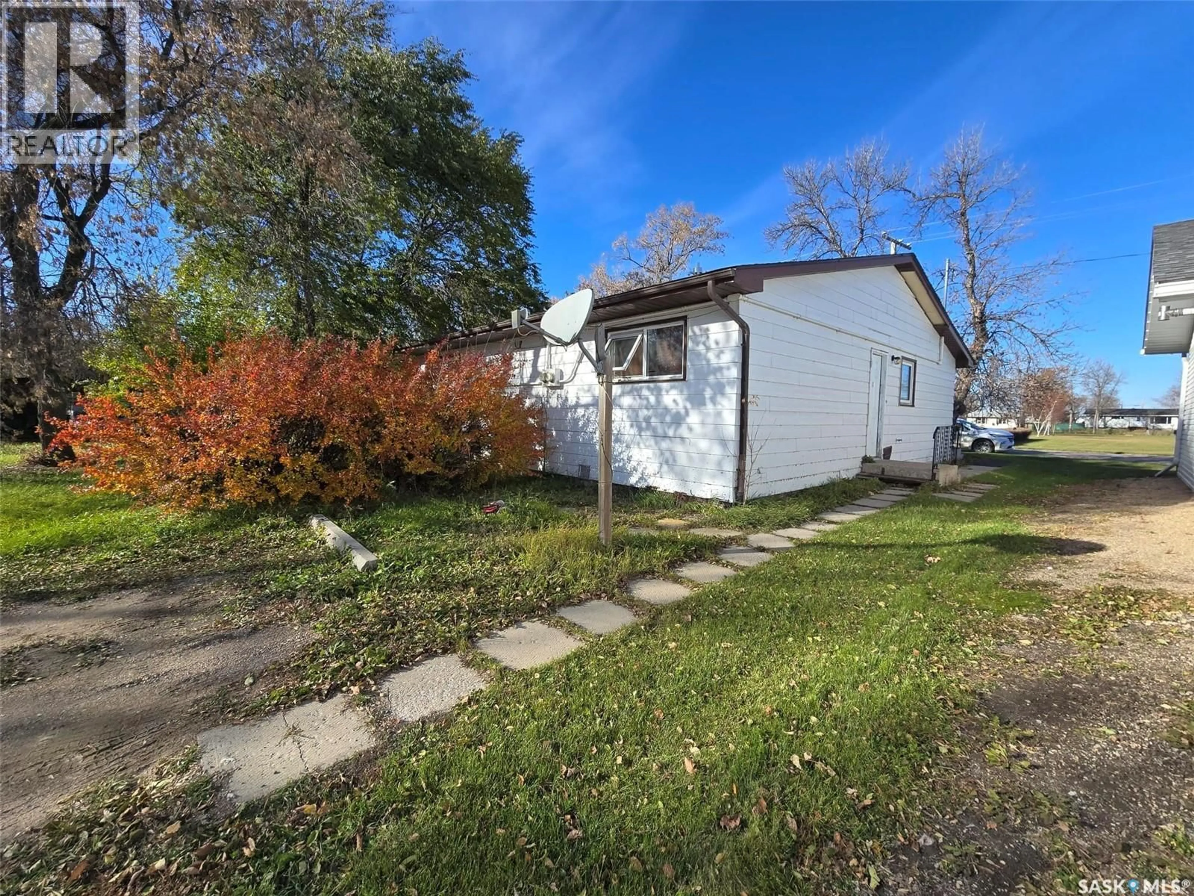 A pic from outside/outdoor area/front of a property/back of a property/a pic from drone, street for 413 - 415 CALGARY STREET, Broadview Saskatchewan S0G0K0
