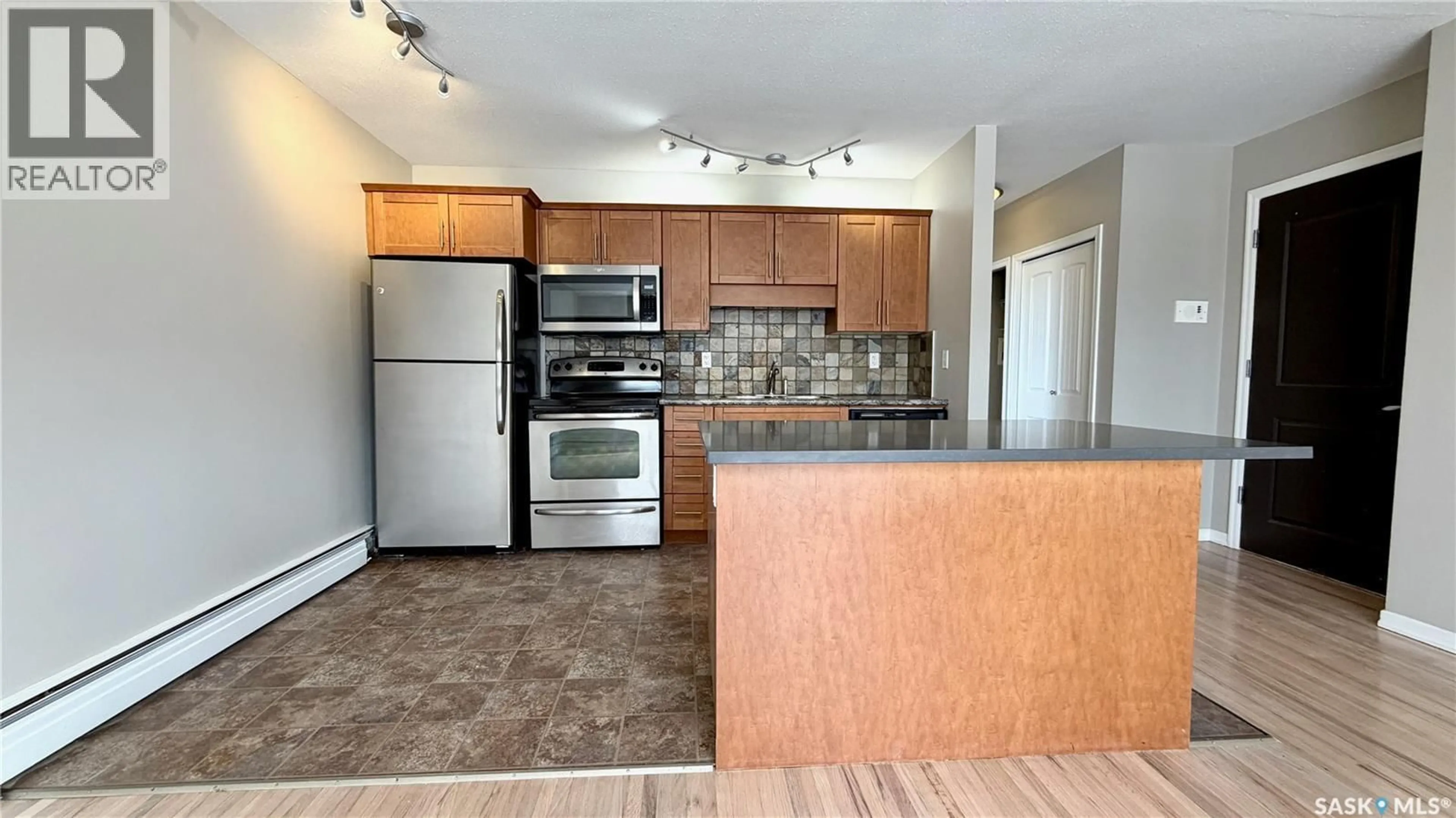 Standard kitchen, unknown for 303 - 2613 BROADWAY AVENUE, Saskatoon Saskatchewan S7J0Z7