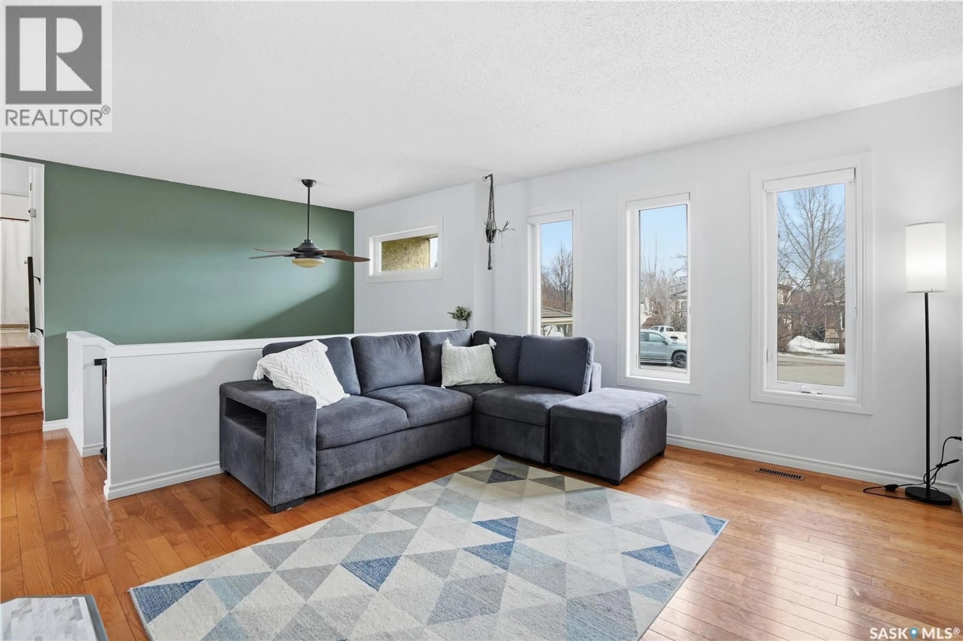 Living room with furniture, unknown for 6719 MAPLECREST PLACE, Regina Saskatchewan S4X3Z1