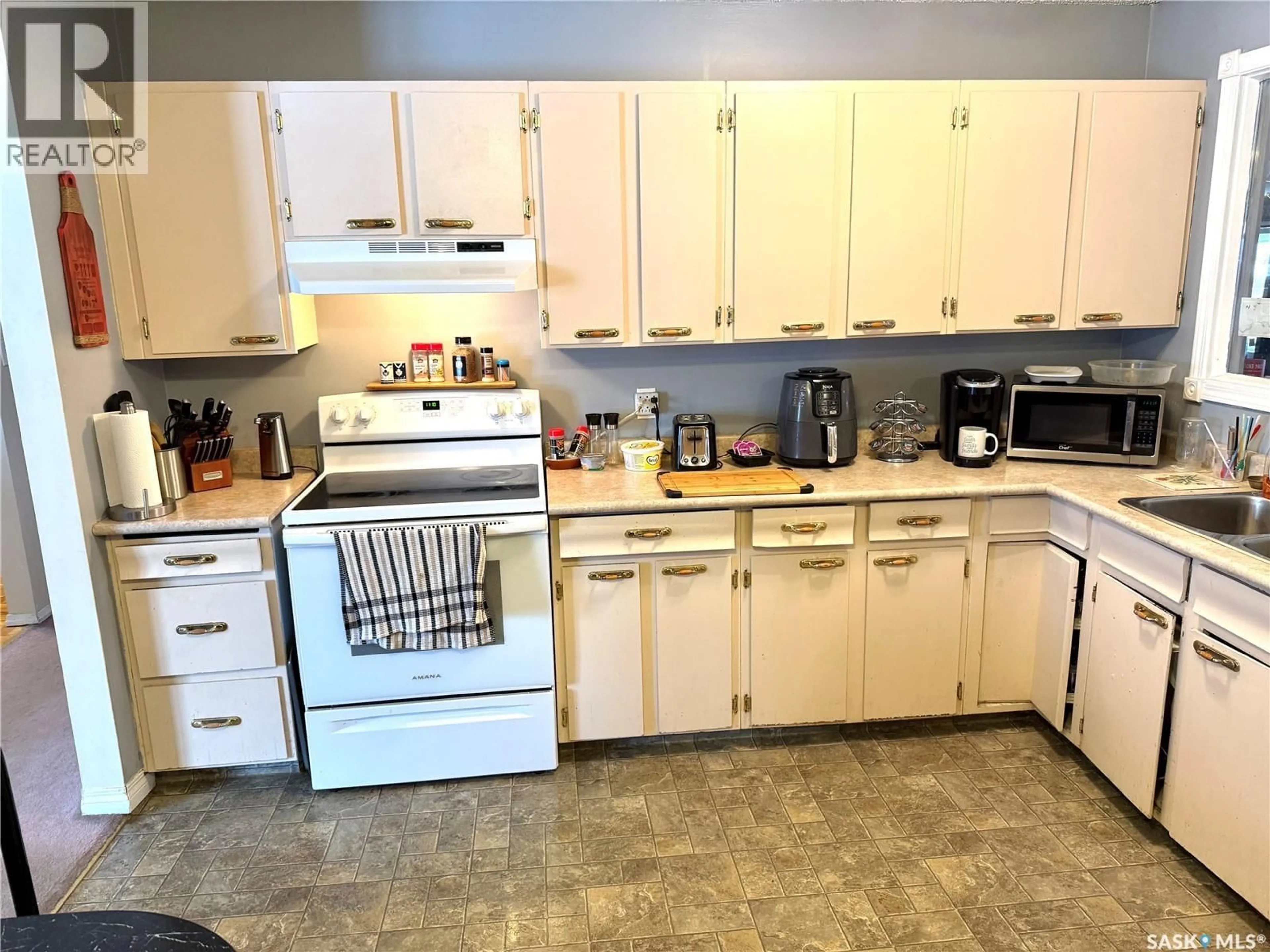Standard kitchen, ceramic/tile floor for CRESCENT - 365 3RD AVE, Battleford Saskatchewan S0M0E0