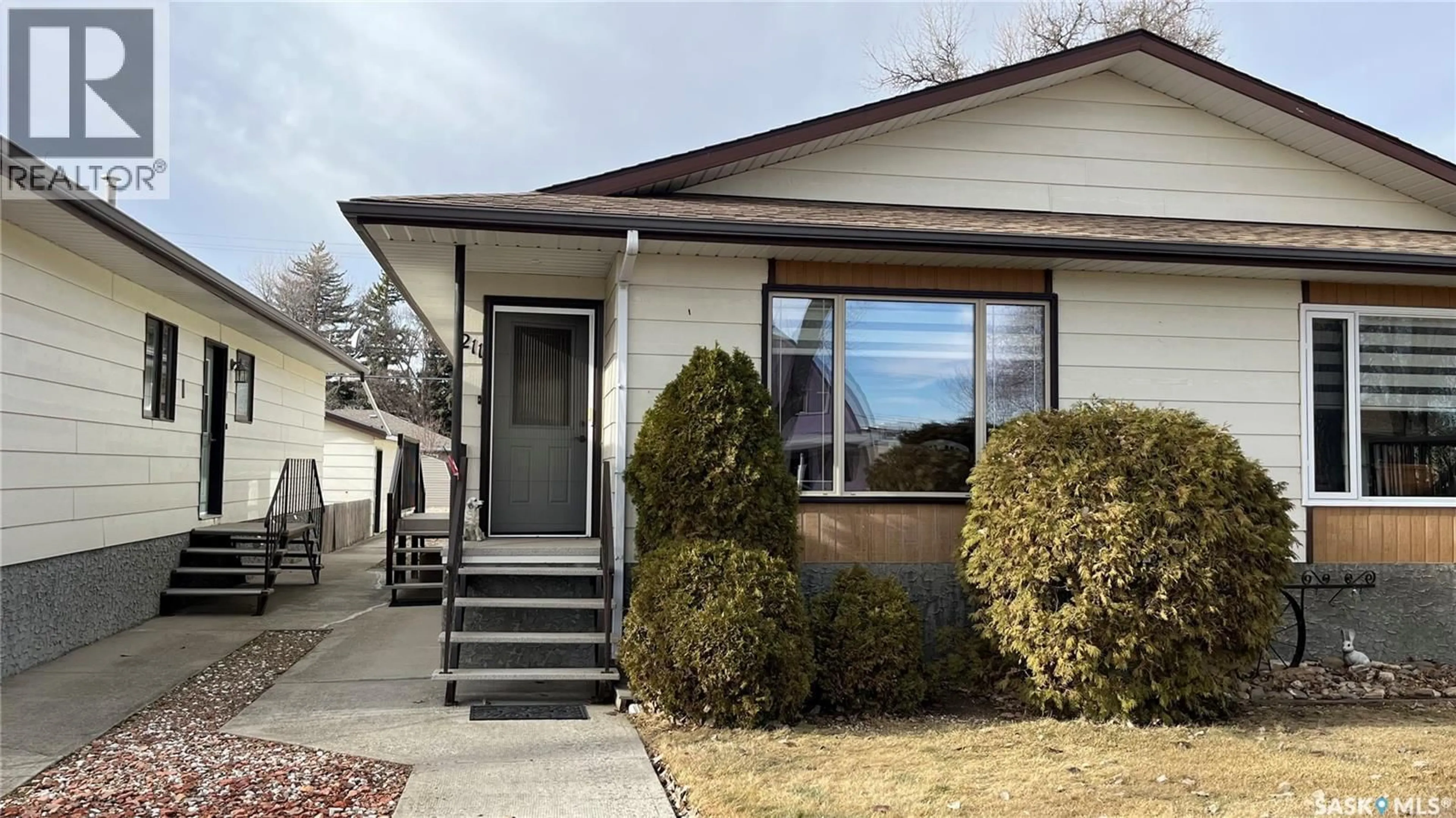 Home with vinyl exterior material, street for 211 MAPLE STREET, Maple Creek Saskatchewan S0N1N0