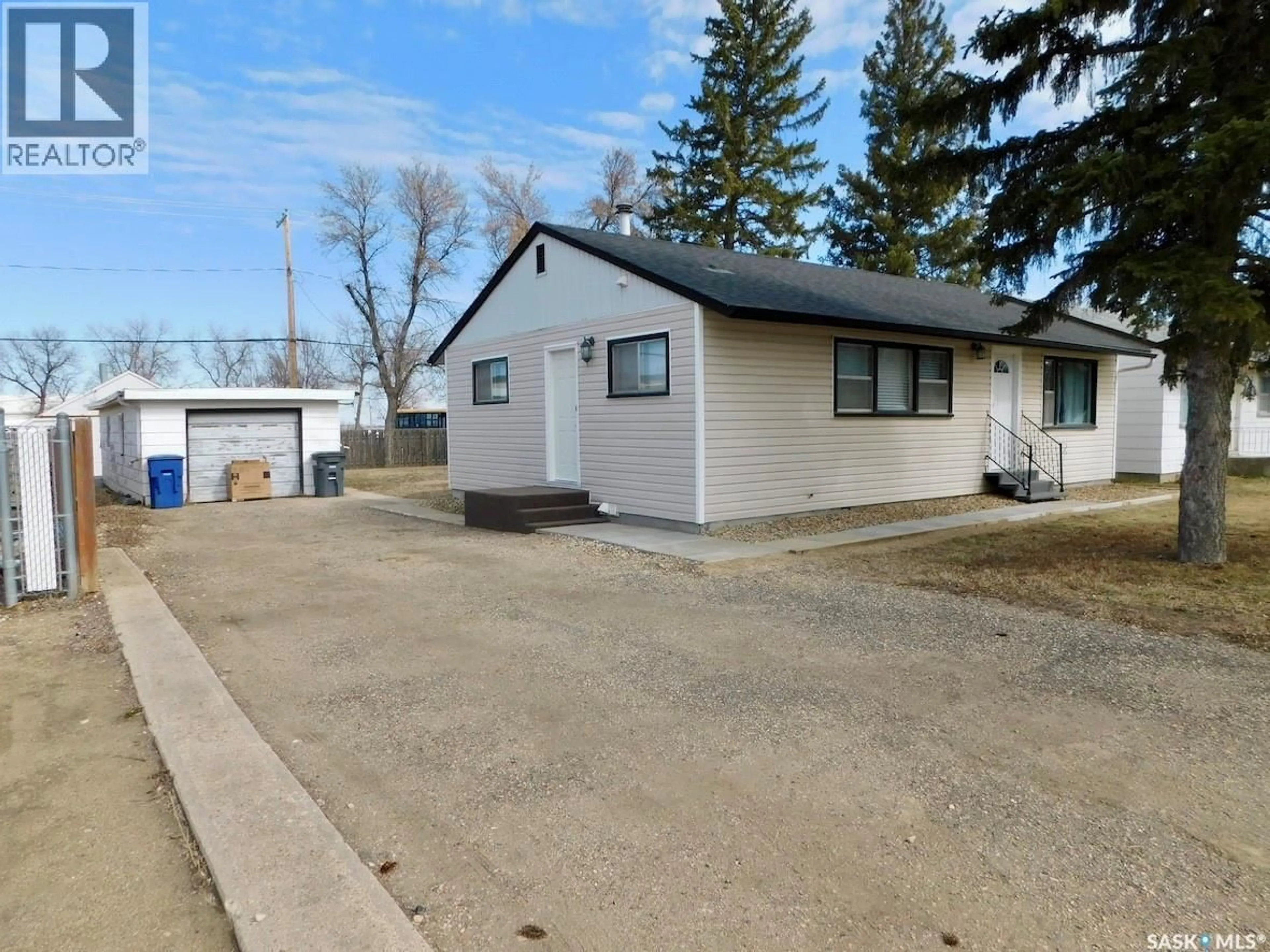A pic from outside/outdoor area/front of a property/back of a property/a pic from drone, street for 507 2ND AVENUE, Assiniboia Saskatchewan S0H0B0