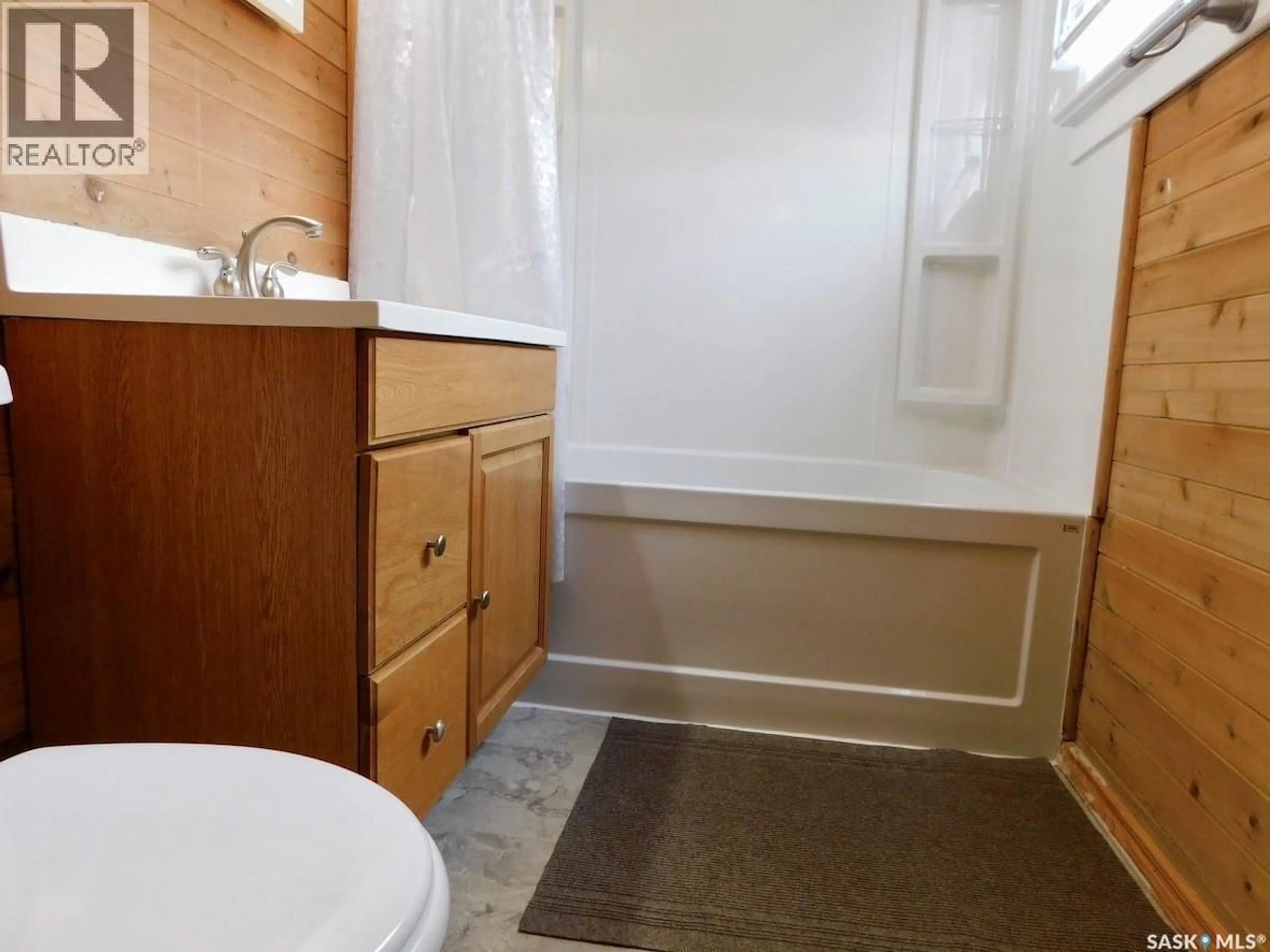 Standard bathroom, unknown for 507 2ND AVENUE, Assiniboia Saskatchewan S0H0B0