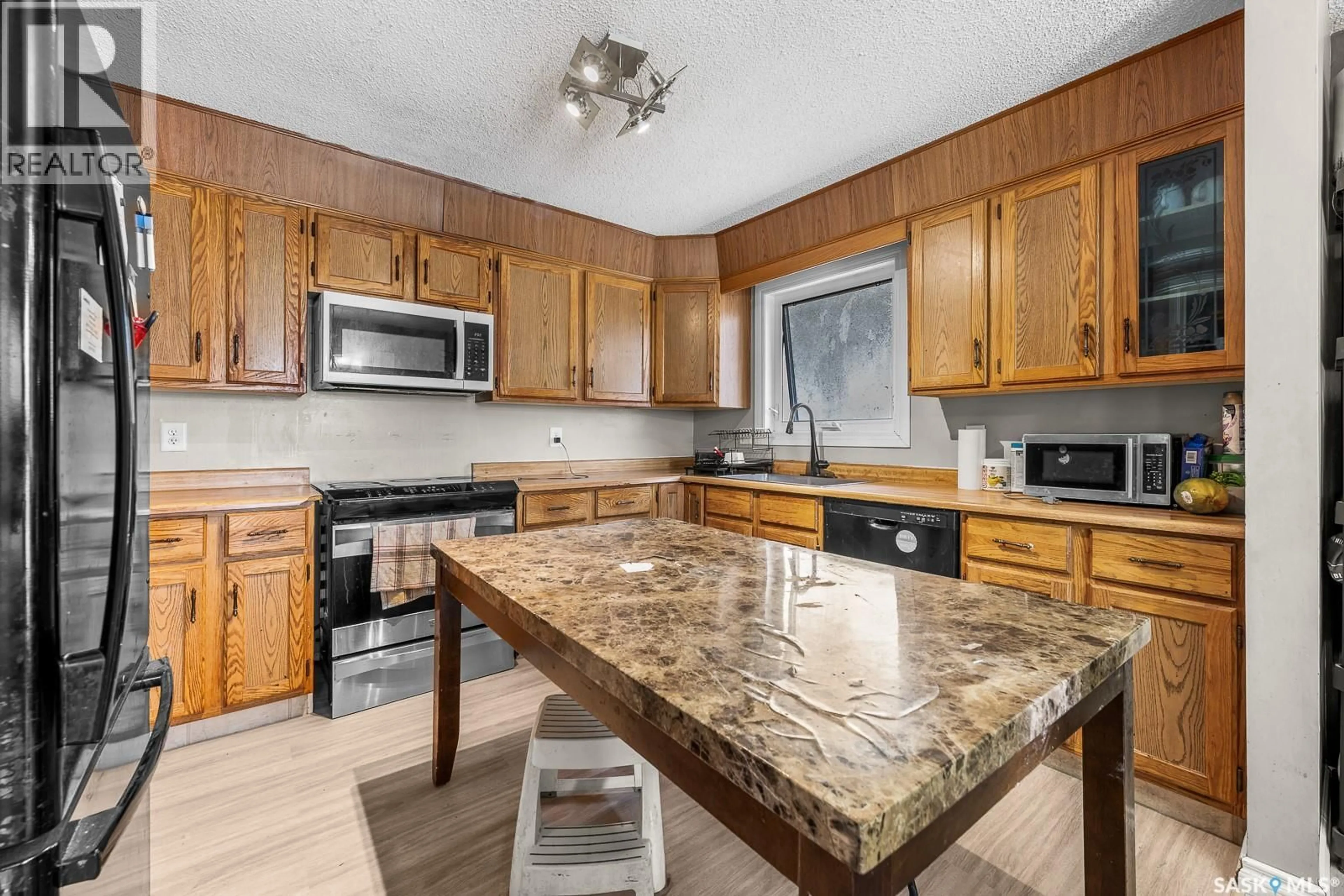 Standard kitchen, ceramic/tile floor for 2715 CORBETT ROAD, Regina Saskatchewan S4R8J1