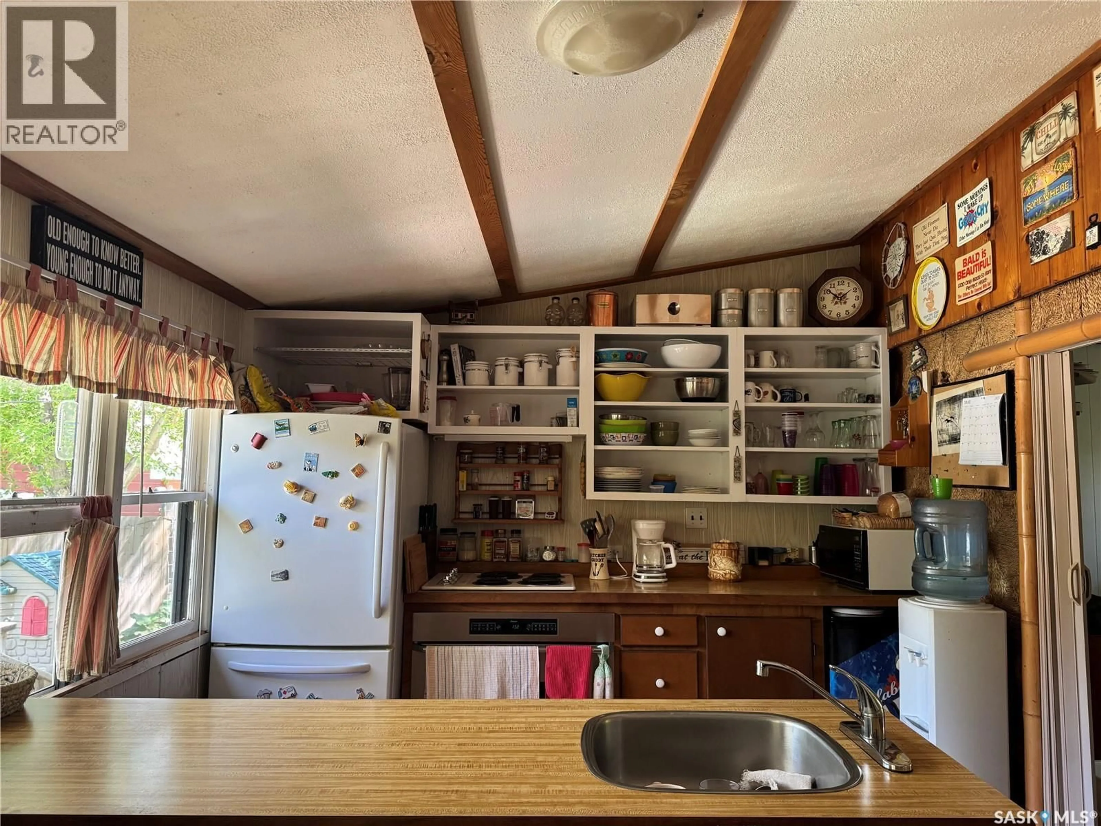 Standard kitchen, unknown for 580 NICOLL AVENUE, Regina Beach Saskatchewan S0G4C0