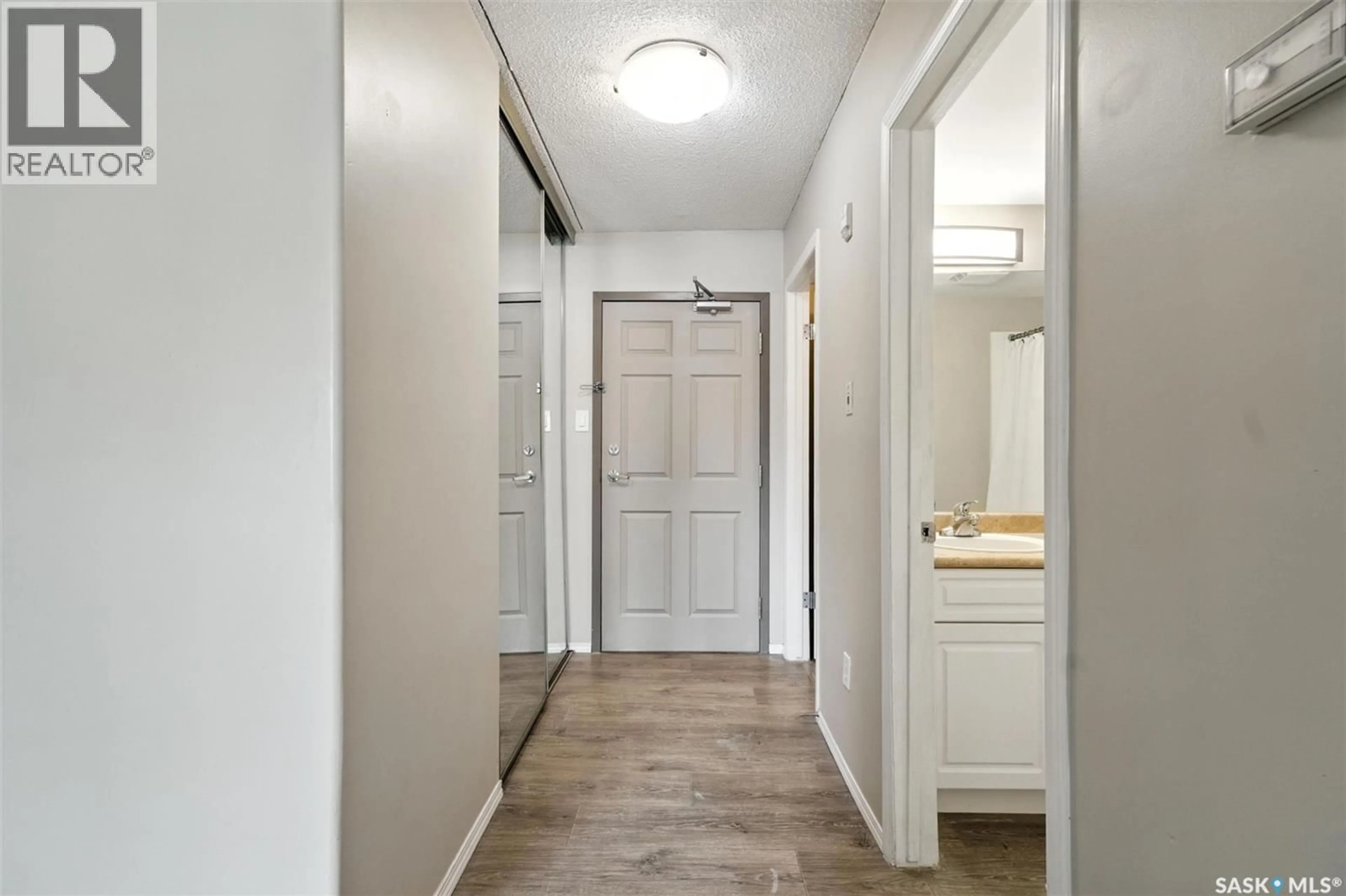 Indoor entryway for 20 - 15 ASSINIBOINE DRIVE, Saskatoon Saskatchewan S7K1H2