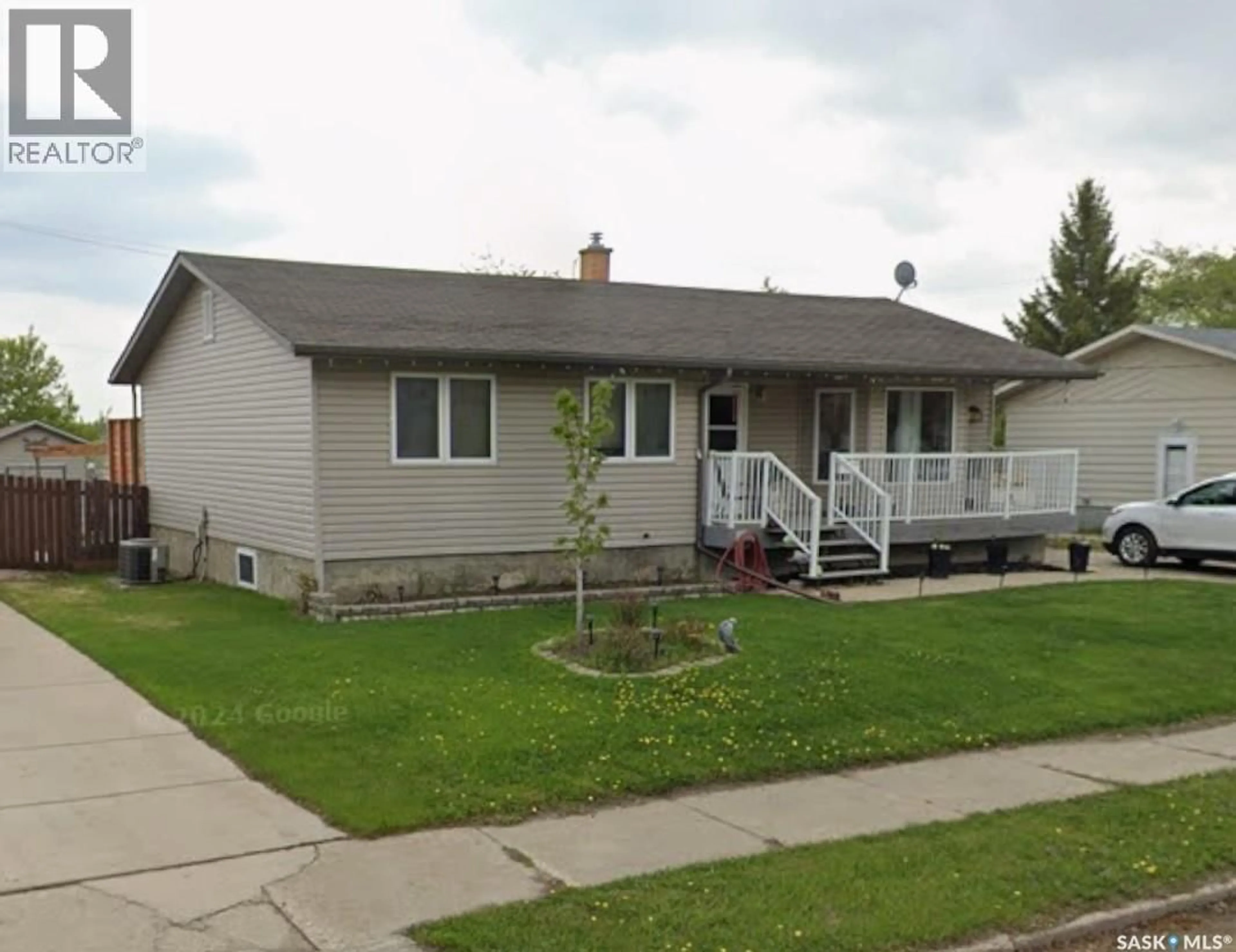 Home with vinyl exterior material, street for 361 FOURTH AVENUE, Yorkton Saskatchewan S3N1B5