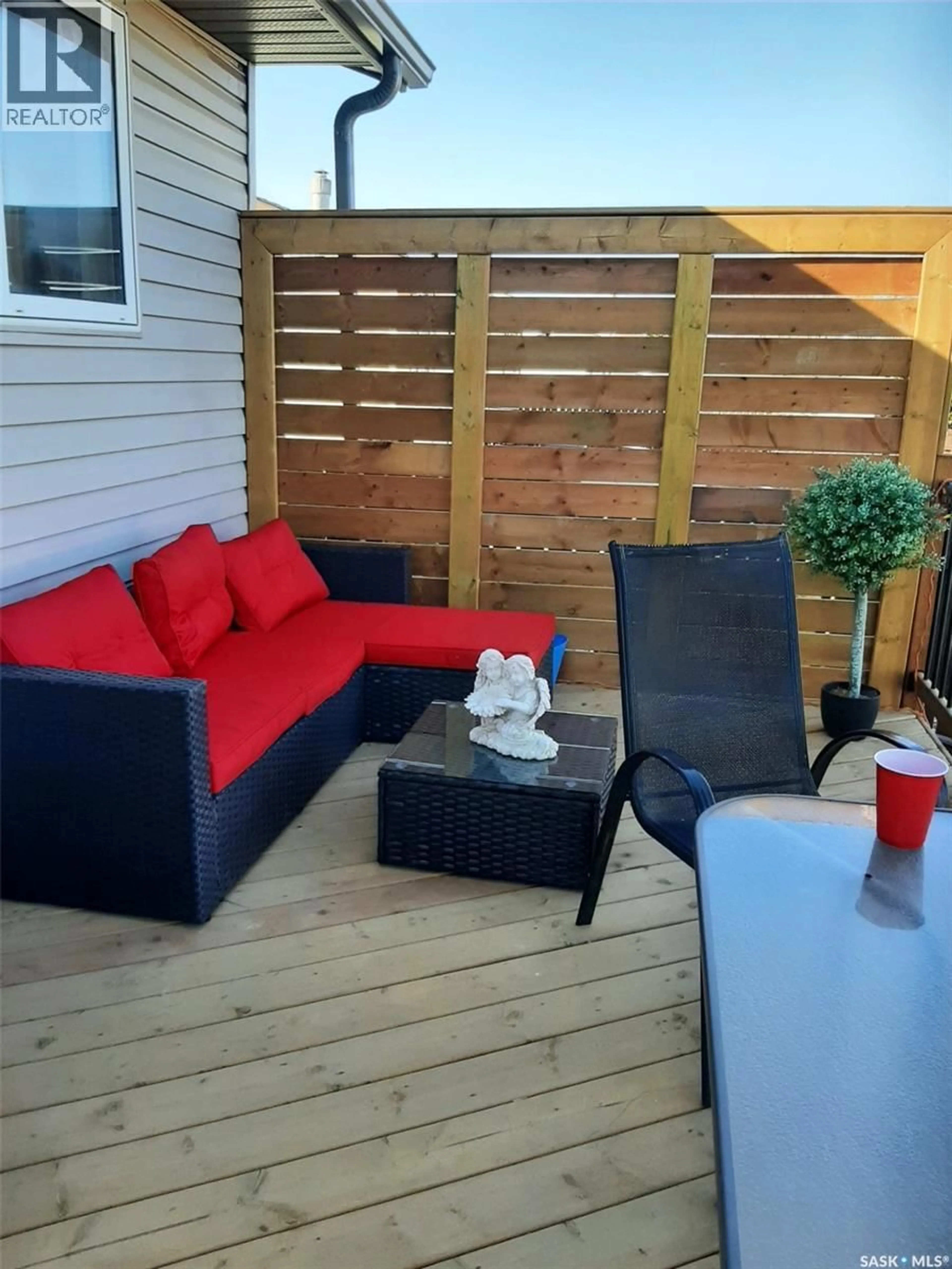 Patio, street for 361 FOURTH AVENUE, Yorkton Saskatchewan S3N1B5