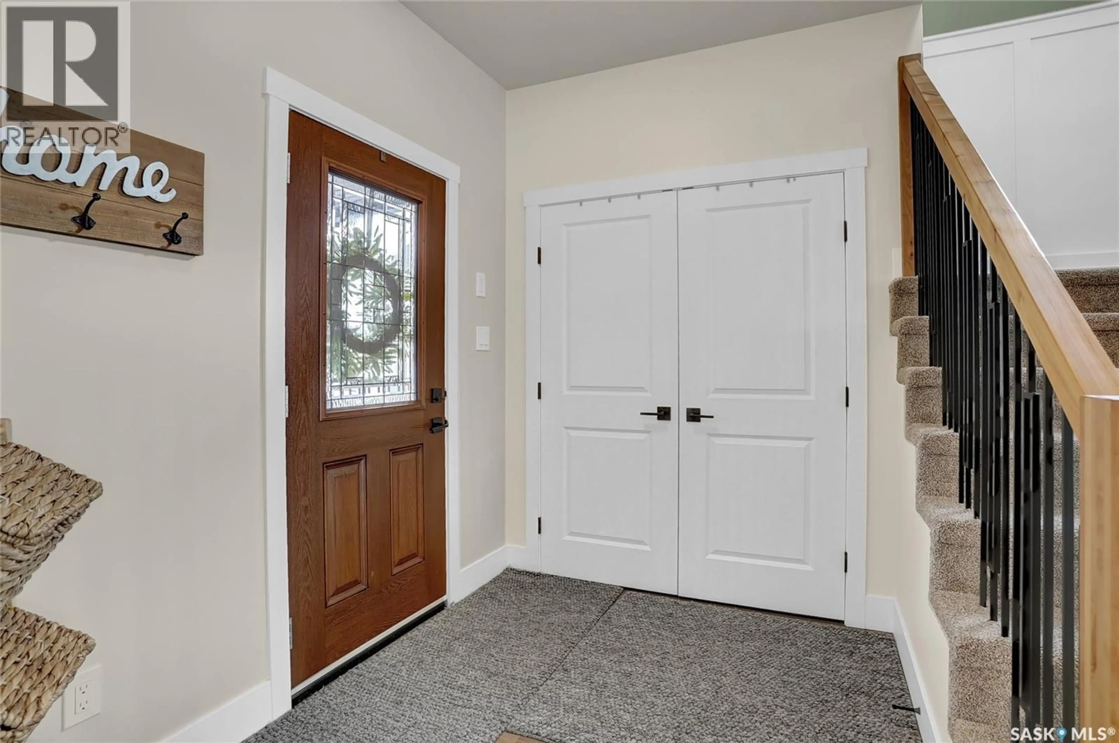 Indoor entryway for 82 CLUNIE COURT, Moose Jaw Saskatchewan S6J0E3