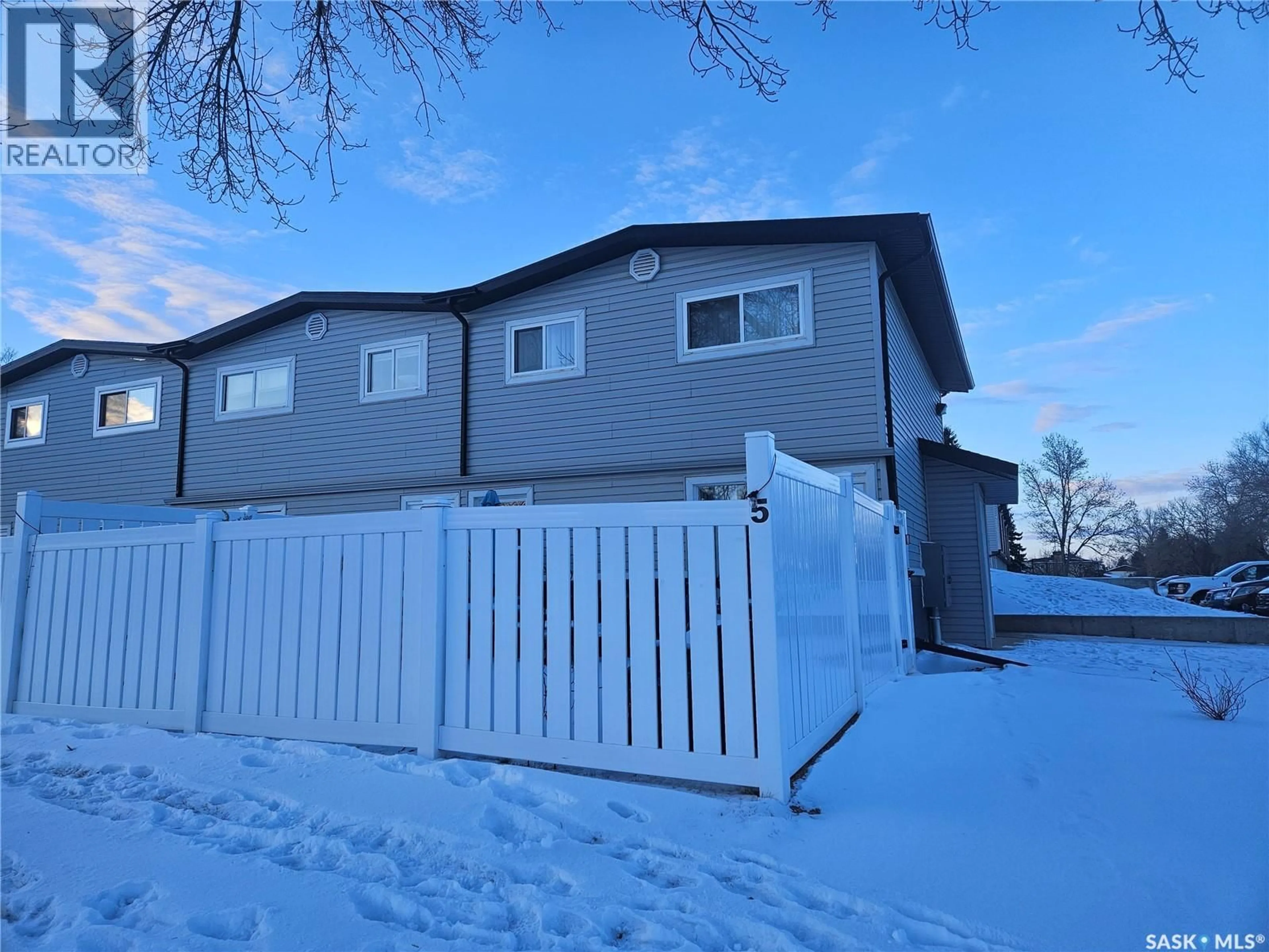 A pic from outside/outdoor area/front of a property/back of a property/a pic from drone, street for 1292 - 5 GORDON ROAD, Moose Jaw Saskatchewan S6H3E5