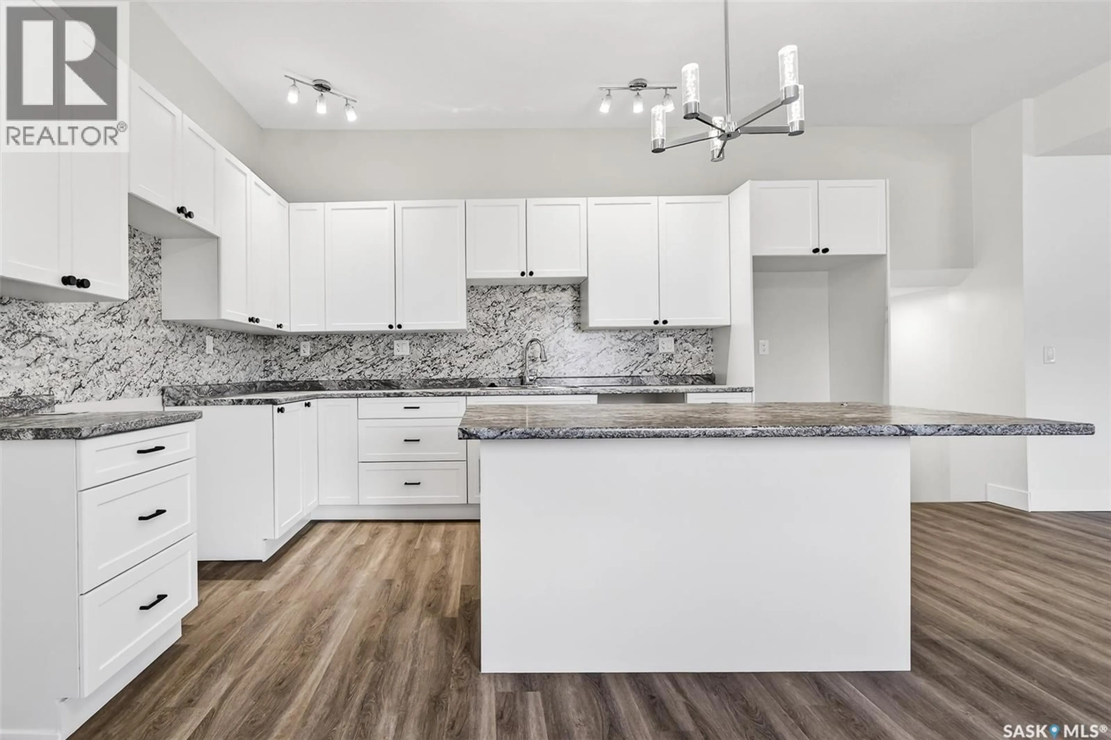 Contemporary kitchen, unknown for 933 STADACONA STREET, Moose Jaw Saskatchewan S6H0K7