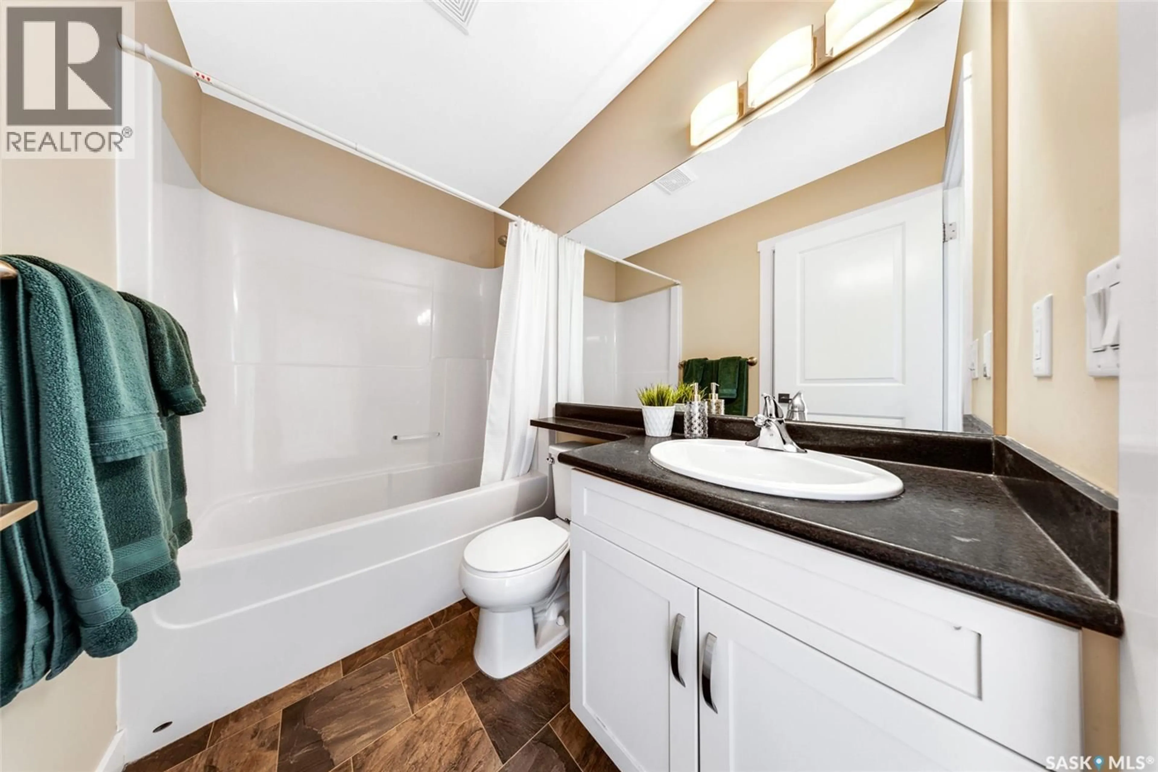 Standard bathroom, ceramic/tile floor for 1220 - 214 PRINGLE WAY, Saskatoon Saskatchewan S7T0V4