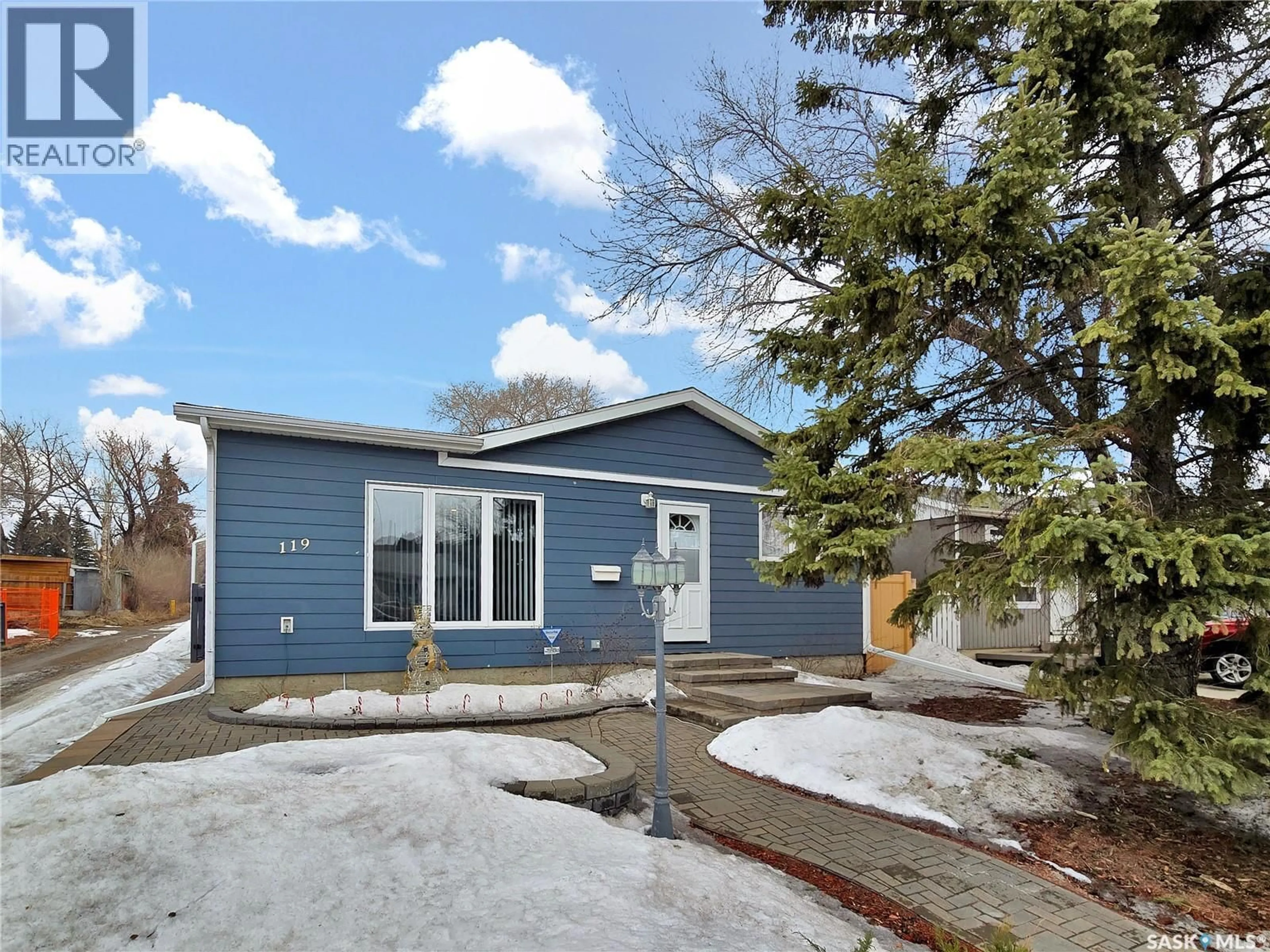 Home with vinyl exterior material, street for 119 SPINKS DRIVE, Saskatoon Saskatchewan S7H4G8