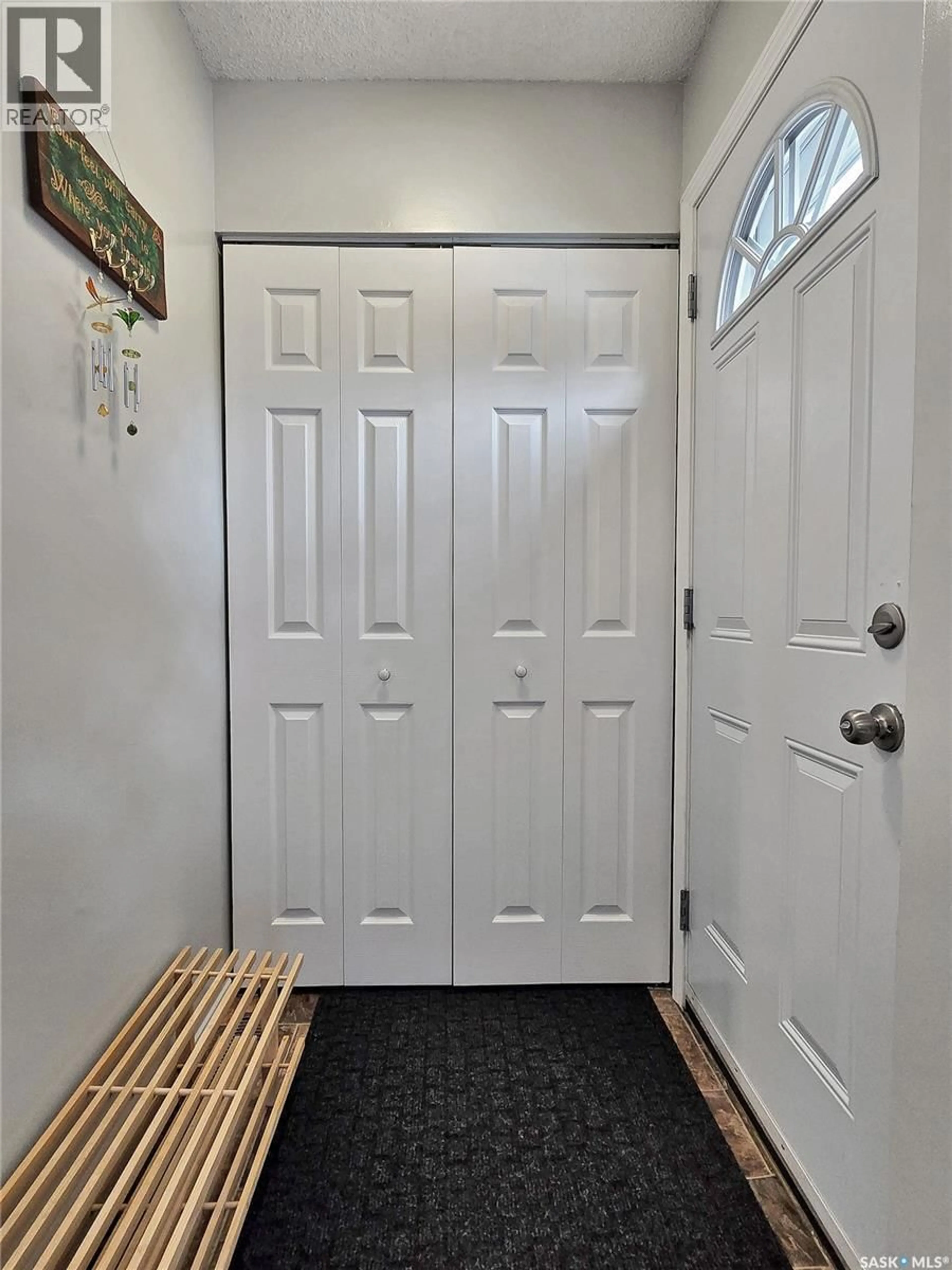Indoor entryway for 119 SPINKS DRIVE, Saskatoon Saskatchewan S7H4G8