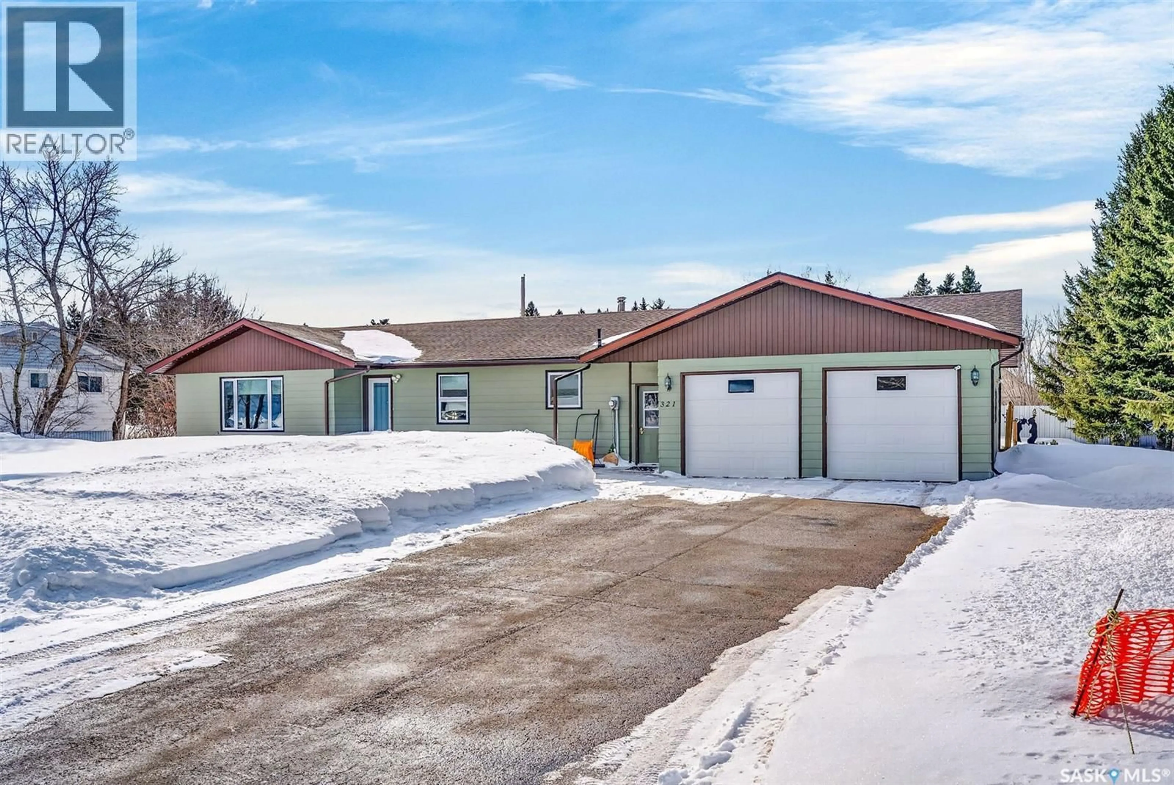 A pic from outside/outdoor area/front of a property/back of a property/a pic from drone, street for 321 2ND STREET, Spalding Saskatchewan S0K4C0