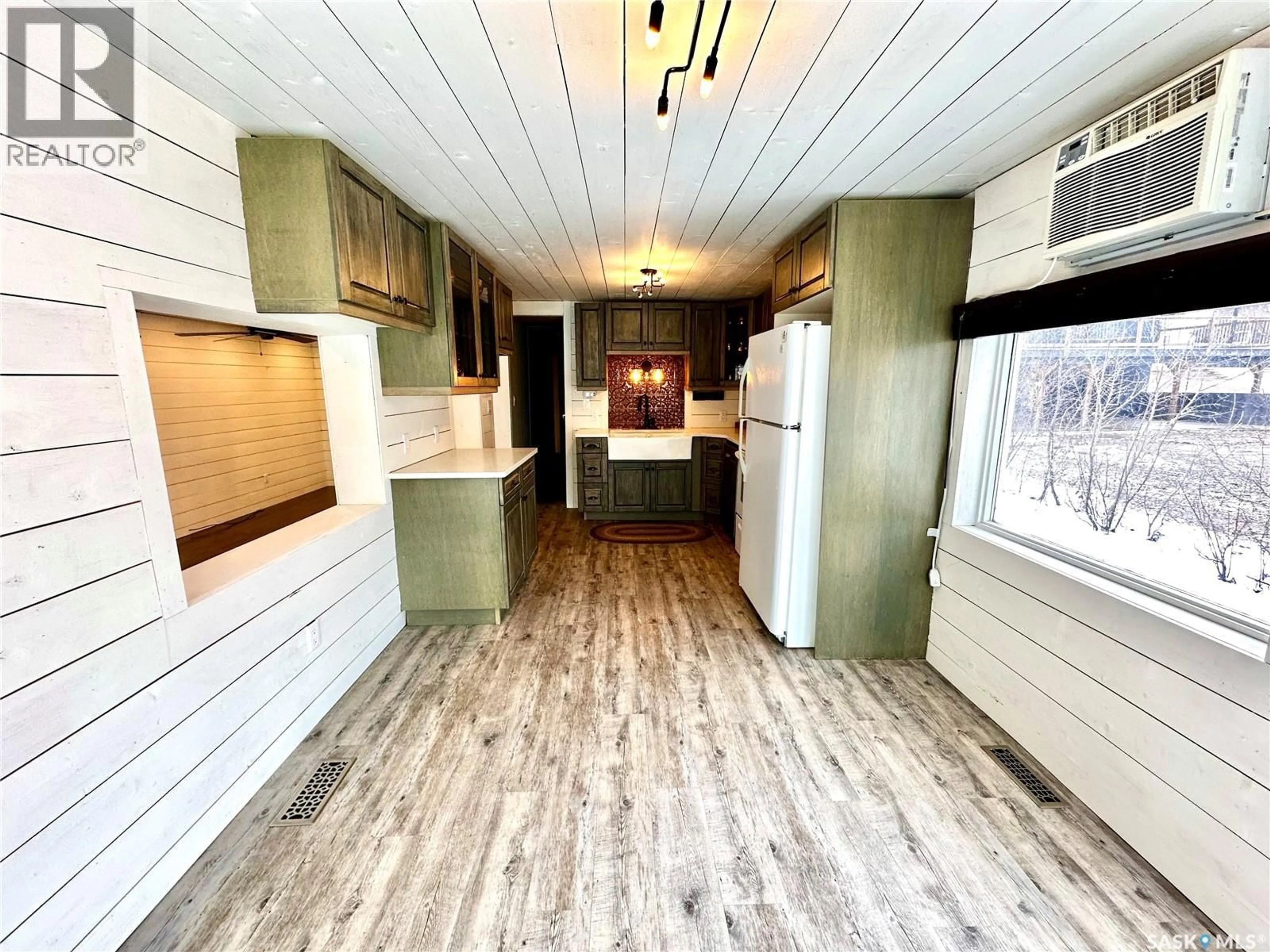 Open concept kitchen, wood/laminate floor for 55 FERGUSON BAY, Webb Rm No. 138 Saskatchewan S0N2N0