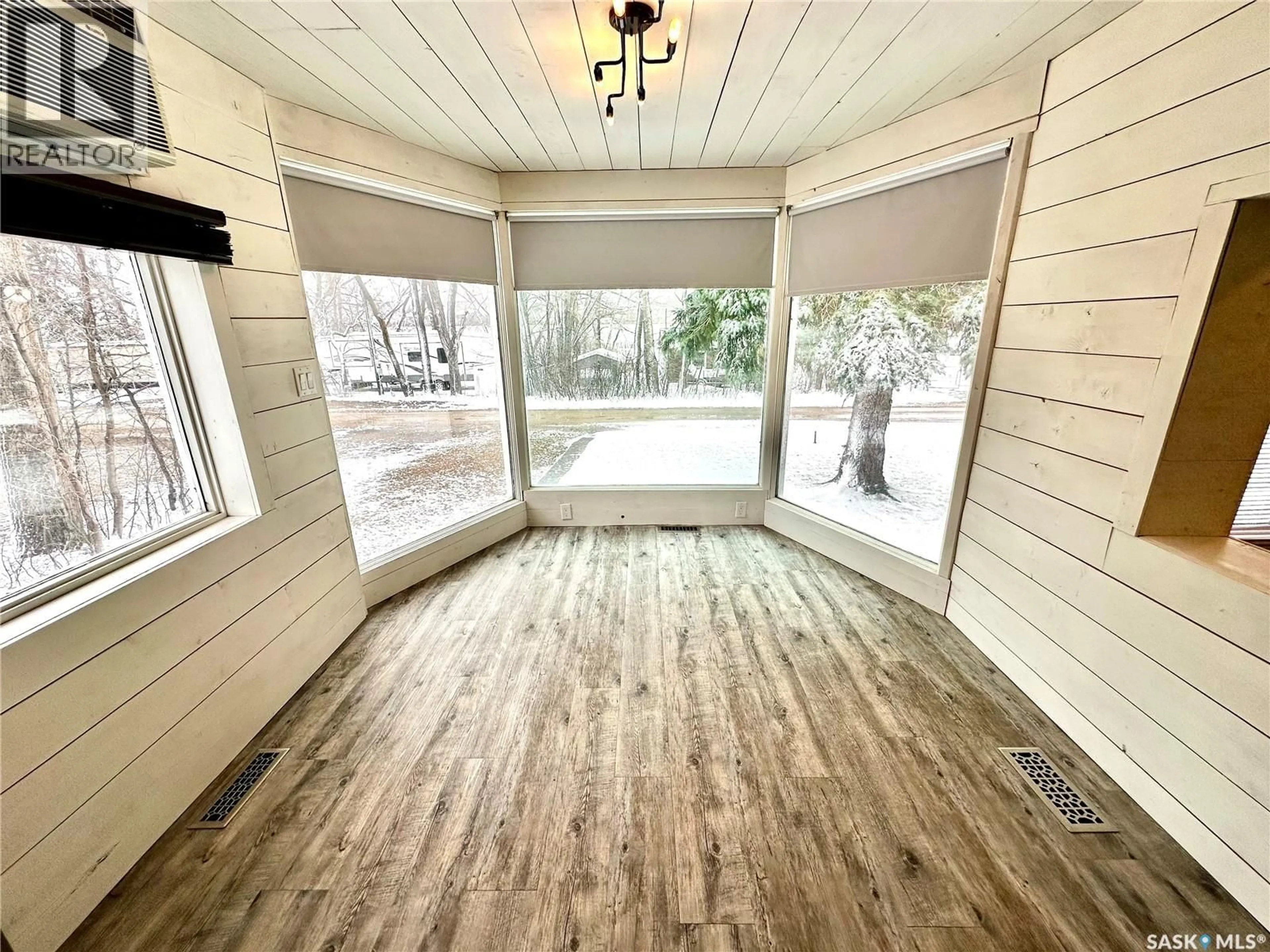 Indoor entryway for 55 FERGUSON BAY, Webb Rm No. 138 Saskatchewan S0N2N0