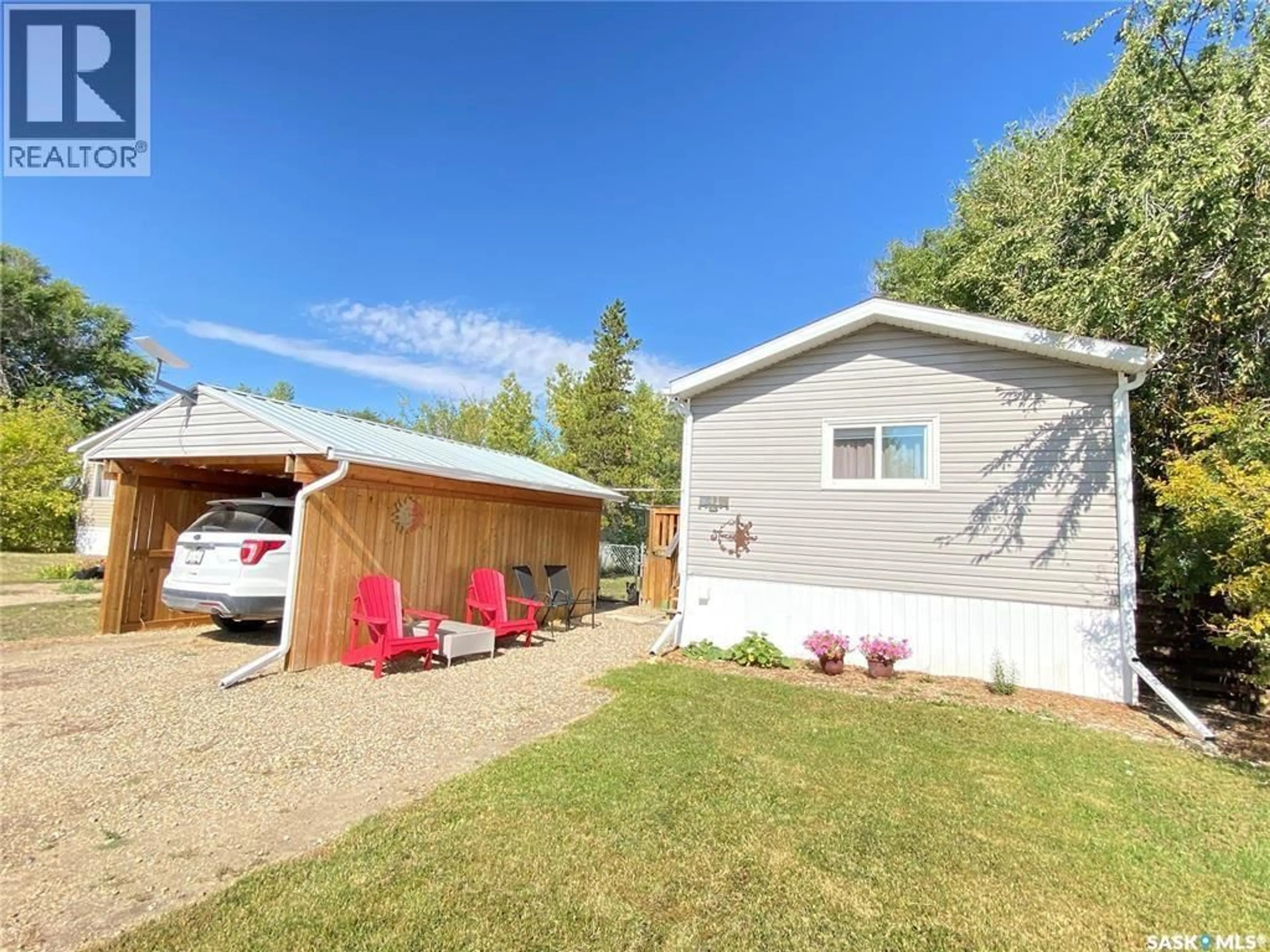 Home with vinyl exterior material, street for 41 CYPRESS MOBILE HOME PARK, Maple Creek Saskatchewan S0N1N0