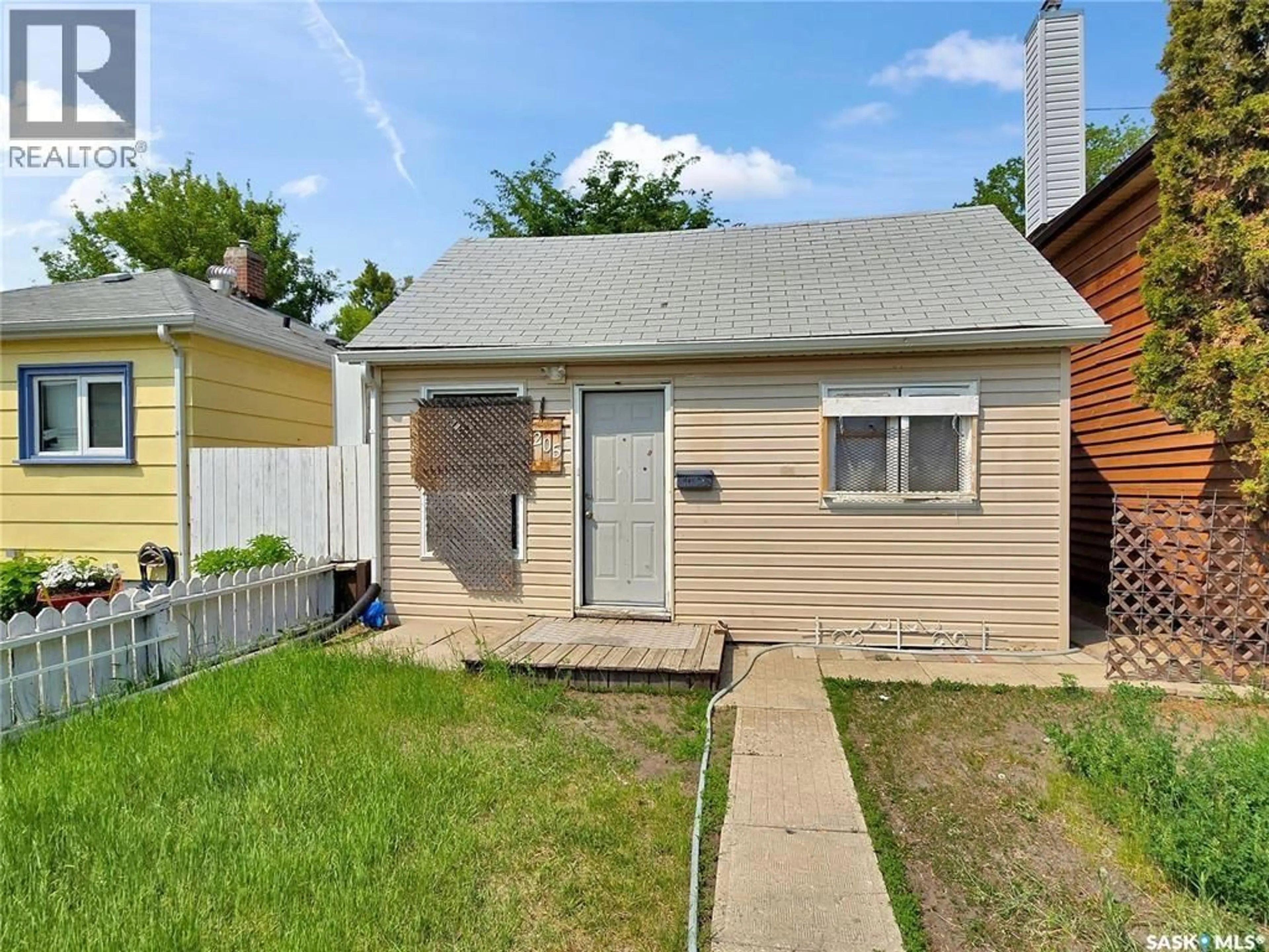 Shed for 205 J AVENUE, Saskatoon Saskatchewan S7M2A2