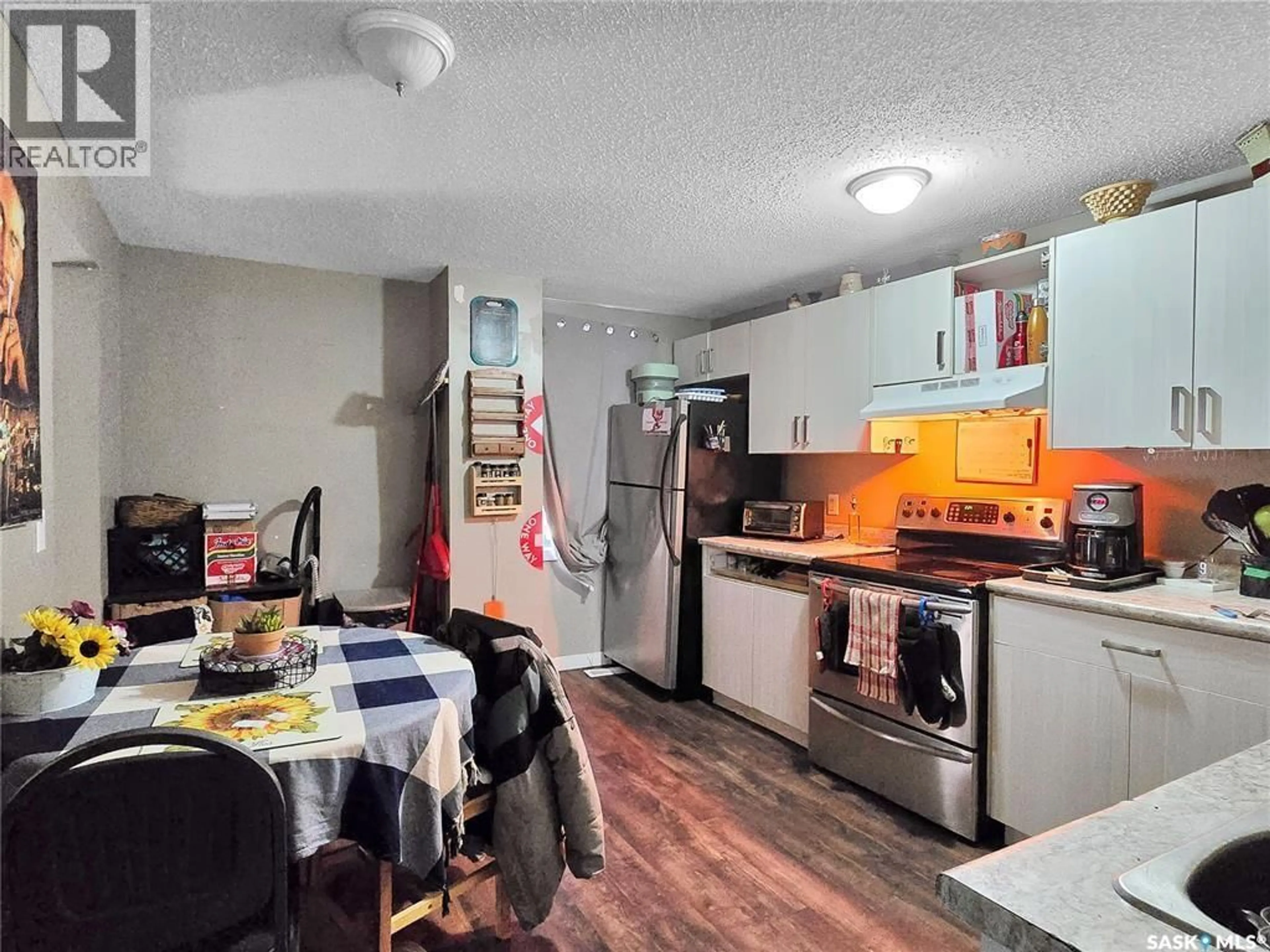 Open concept kitchen, unknown for 205 J AVENUE, Saskatoon Saskatchewan S7M2A2