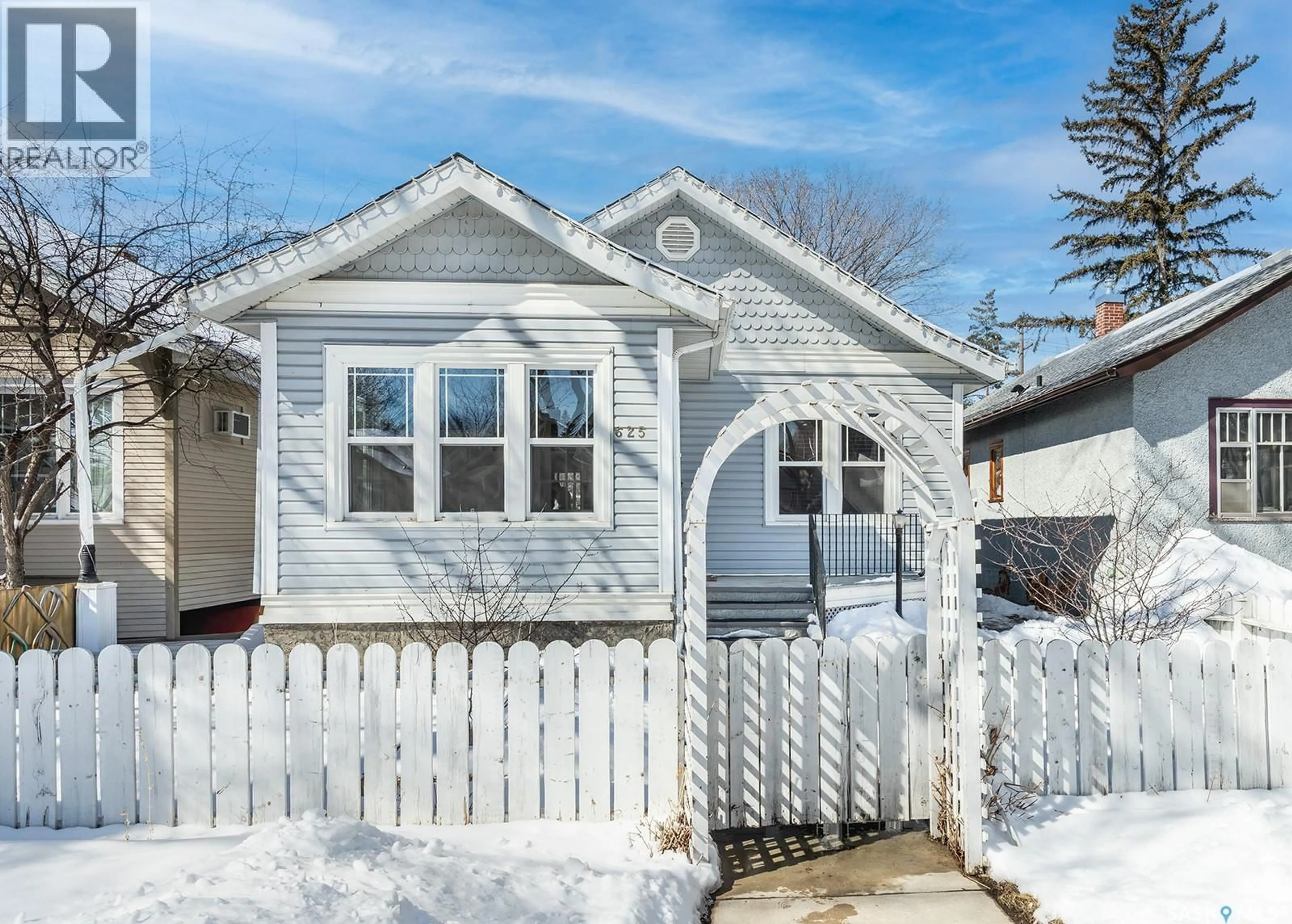 Home with vinyl exterior material, street for 625 4TH AVENUE, Saskatoon Saskatchewan S7K2M8