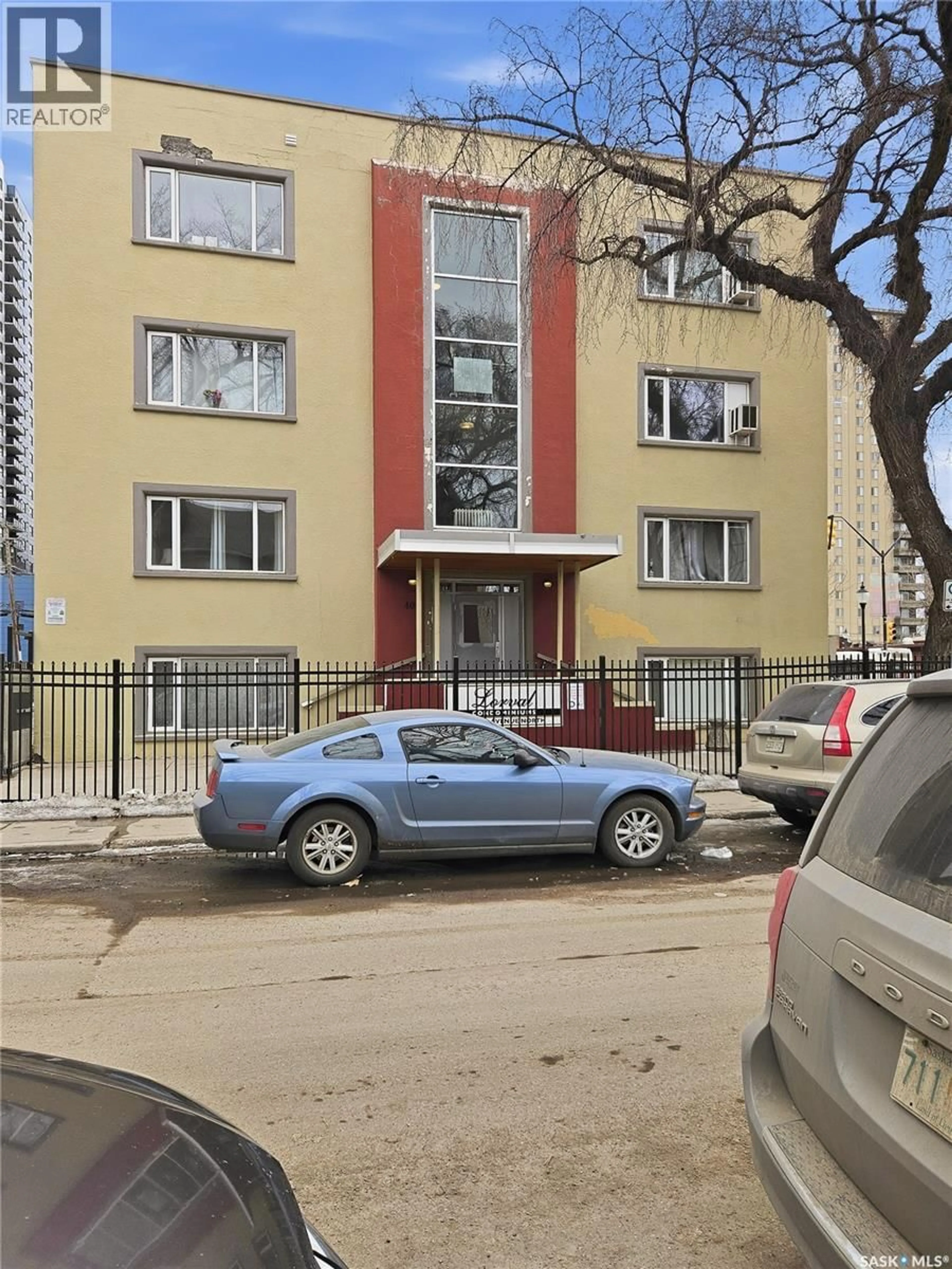 Parking for 12 400 4TH AVENUE, Saskatoon Saskatchewan S7K2M3