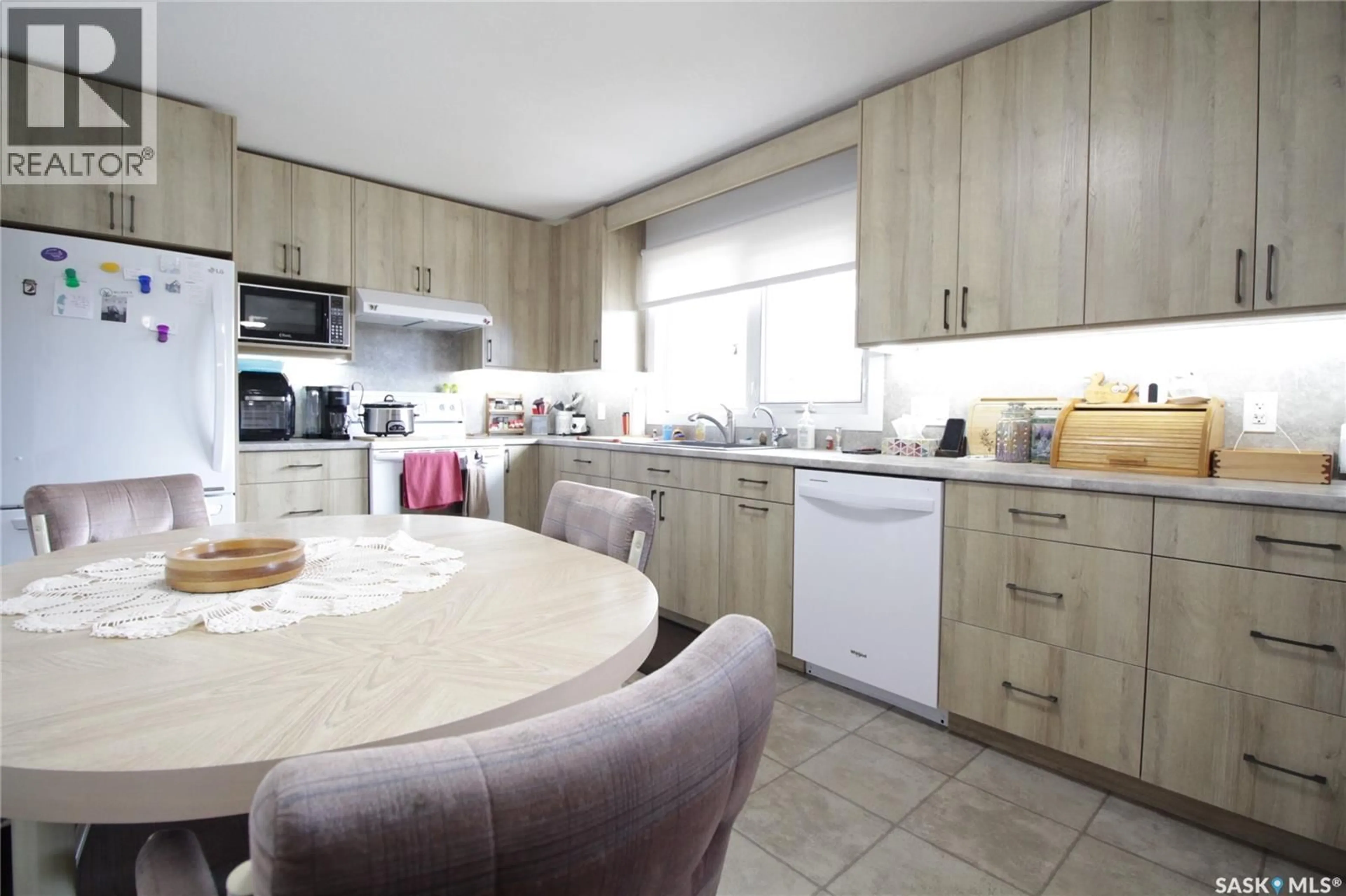 Standard kitchen, unknown for 536 GERTIE STREET, Moosomin Saskatchewan S0G3N0