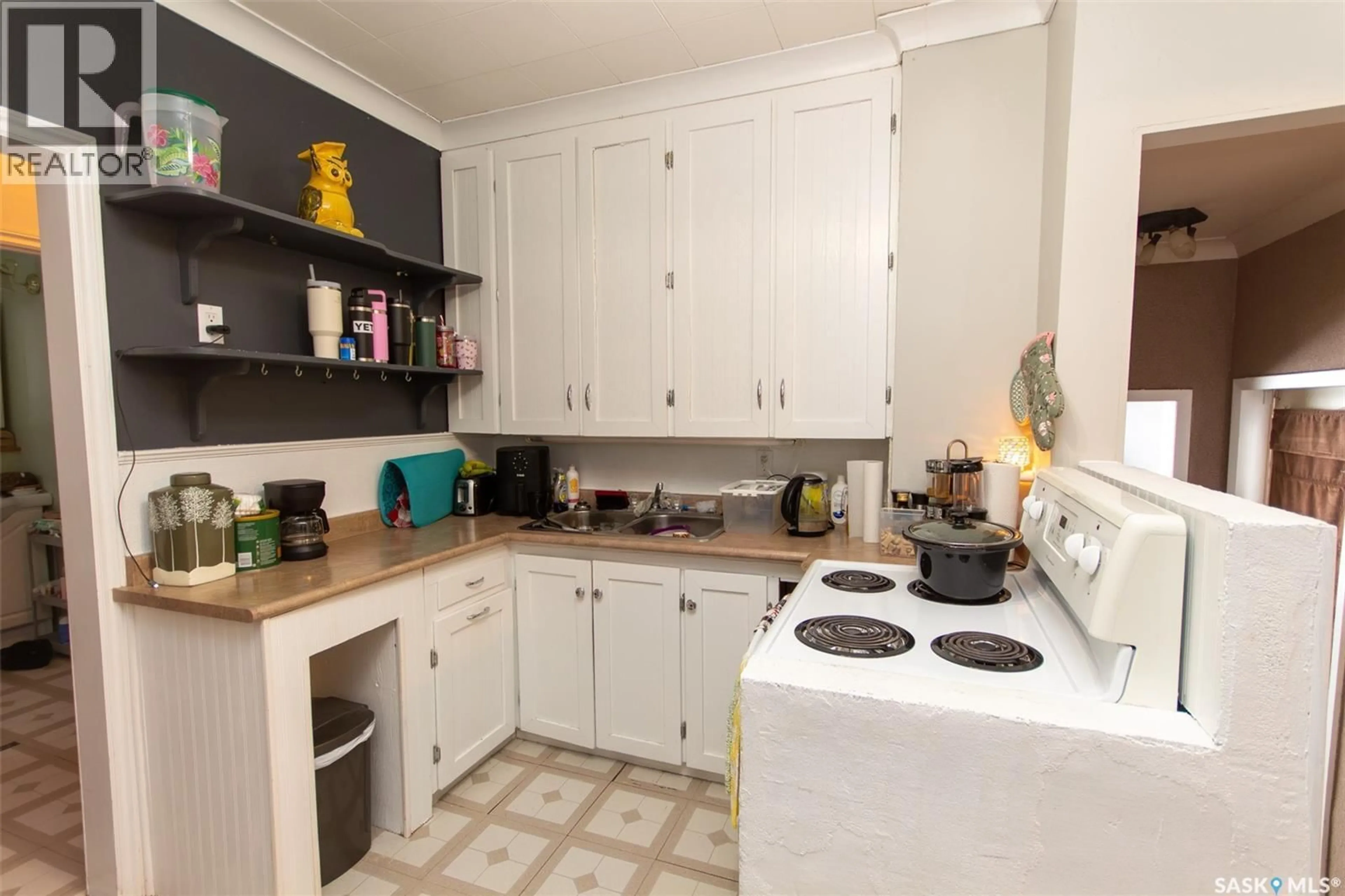 Standard kitchen, unknown for 1322 96TH STREET, North Battleford Saskatchewan S9A0H4