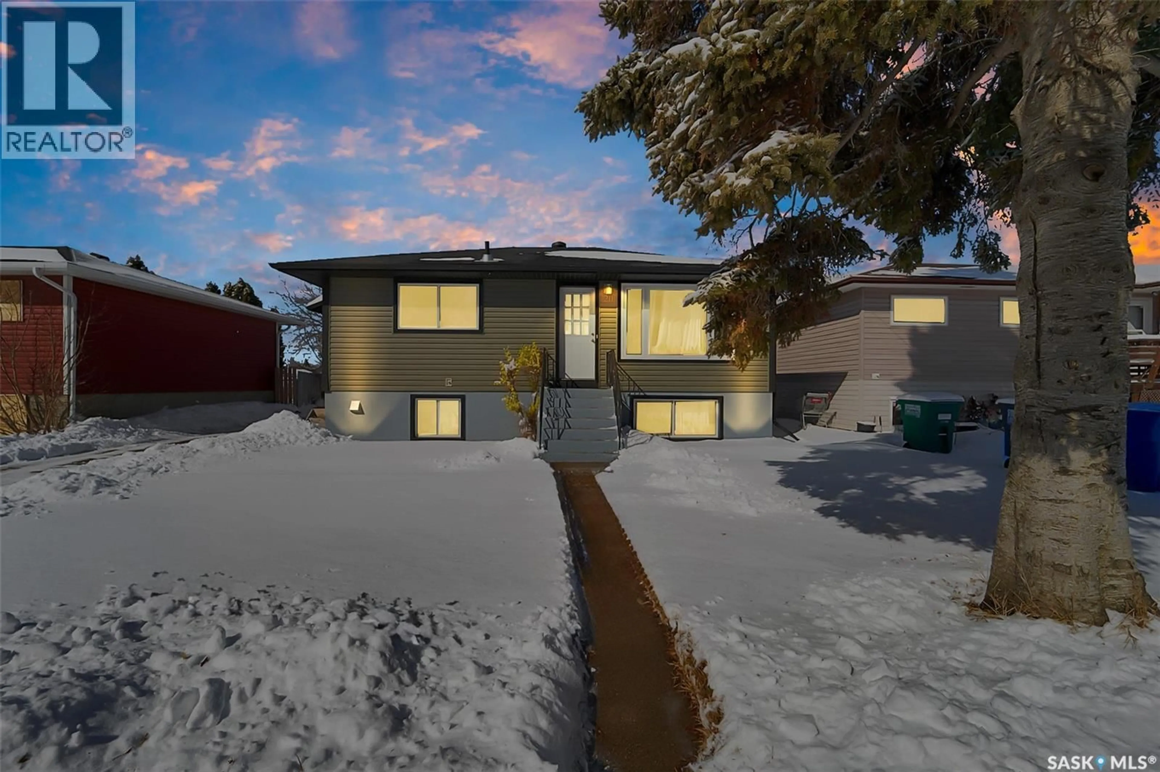 A pic from outside/outdoor area/front of a property/back of a property/a pic from drone, street for 211 WITNEY AVENUE, Saskatoon Saskatchewan S7L3M2