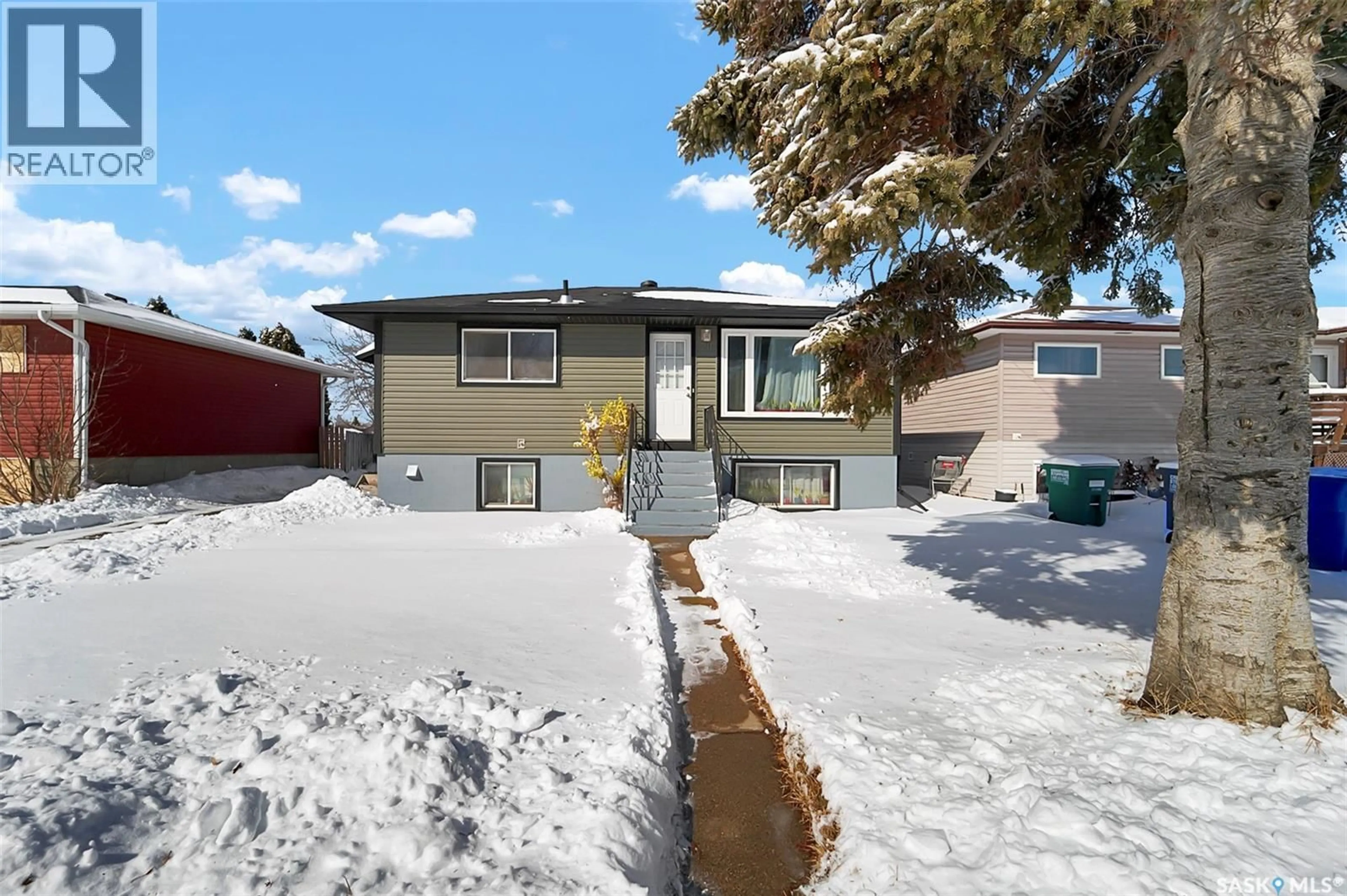 A pic from outside/outdoor area/front of a property/back of a property/a pic from drone, street for 211 WITNEY AVENUE, Saskatoon Saskatchewan S7L3M2