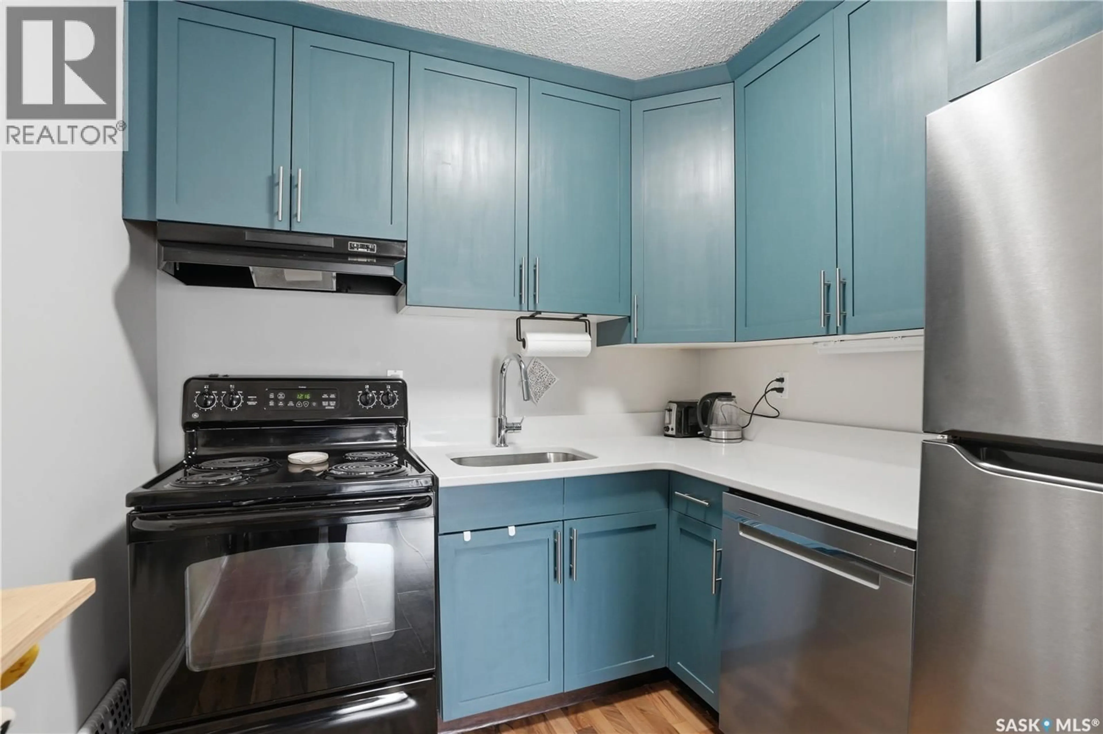 Standard kitchen, unknown for 403 1013 LANSDOWNE AVENUE, Saskatoon Saskatchewan S7H2C2