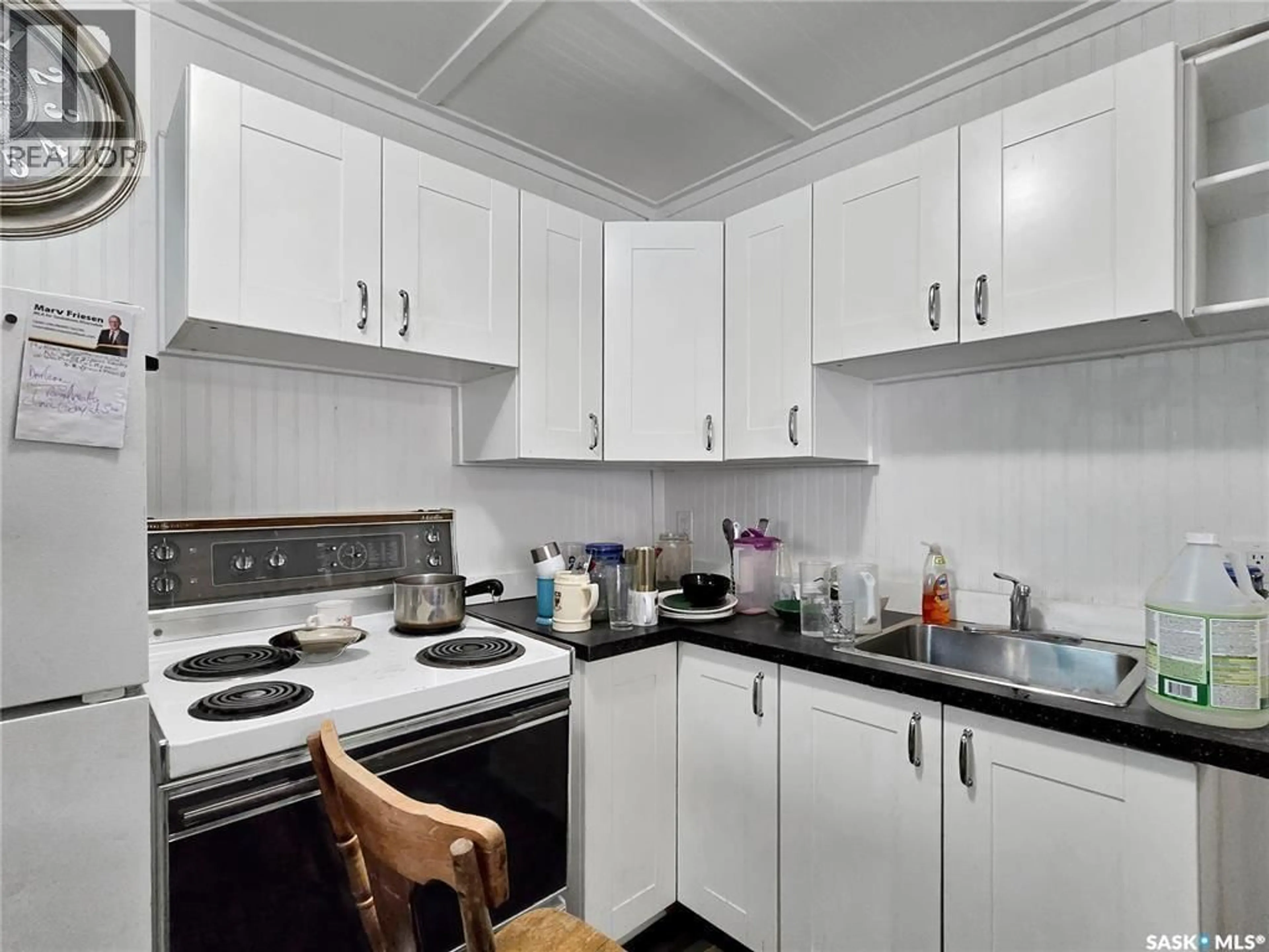 Standard kitchen, unknown for 203 U AVENUE, Saskatoon Saskatchewan S7M1R8