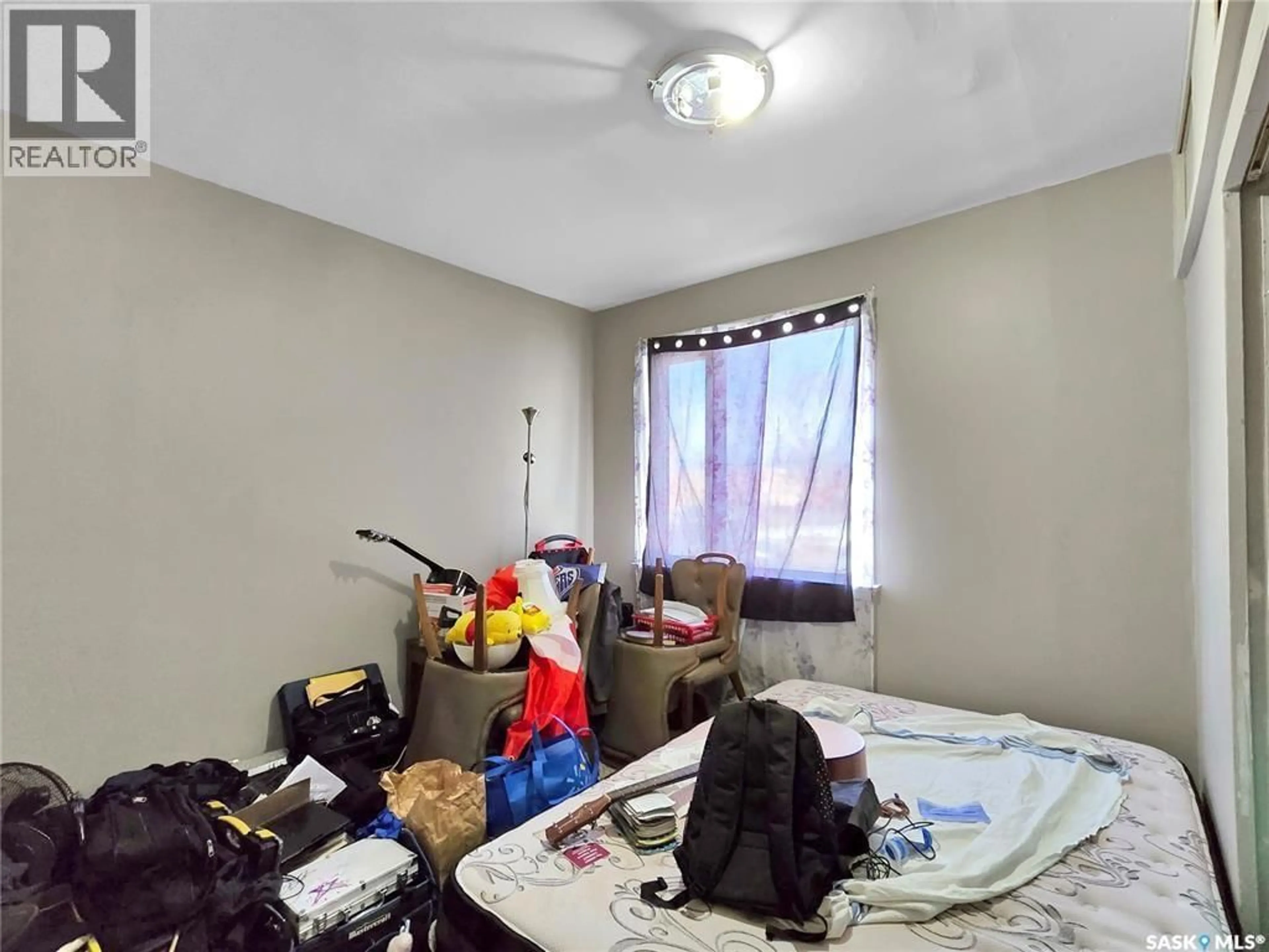 A pic of a room for 203 U AVENUE, Saskatoon Saskatchewan S7M1R8