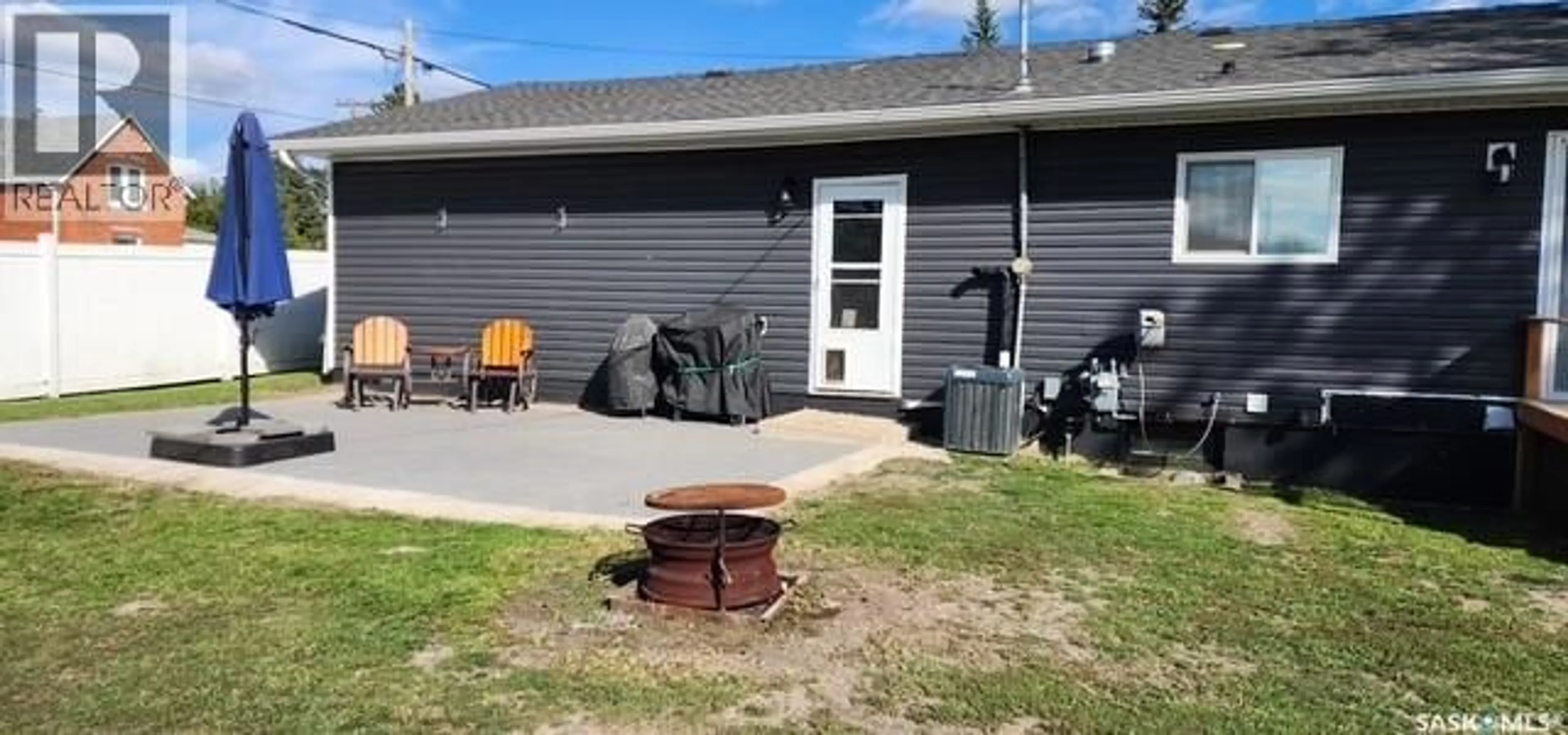 Patio, street for 613 PETERS AVENUE, Oxbow Saskatchewan S0C2B0