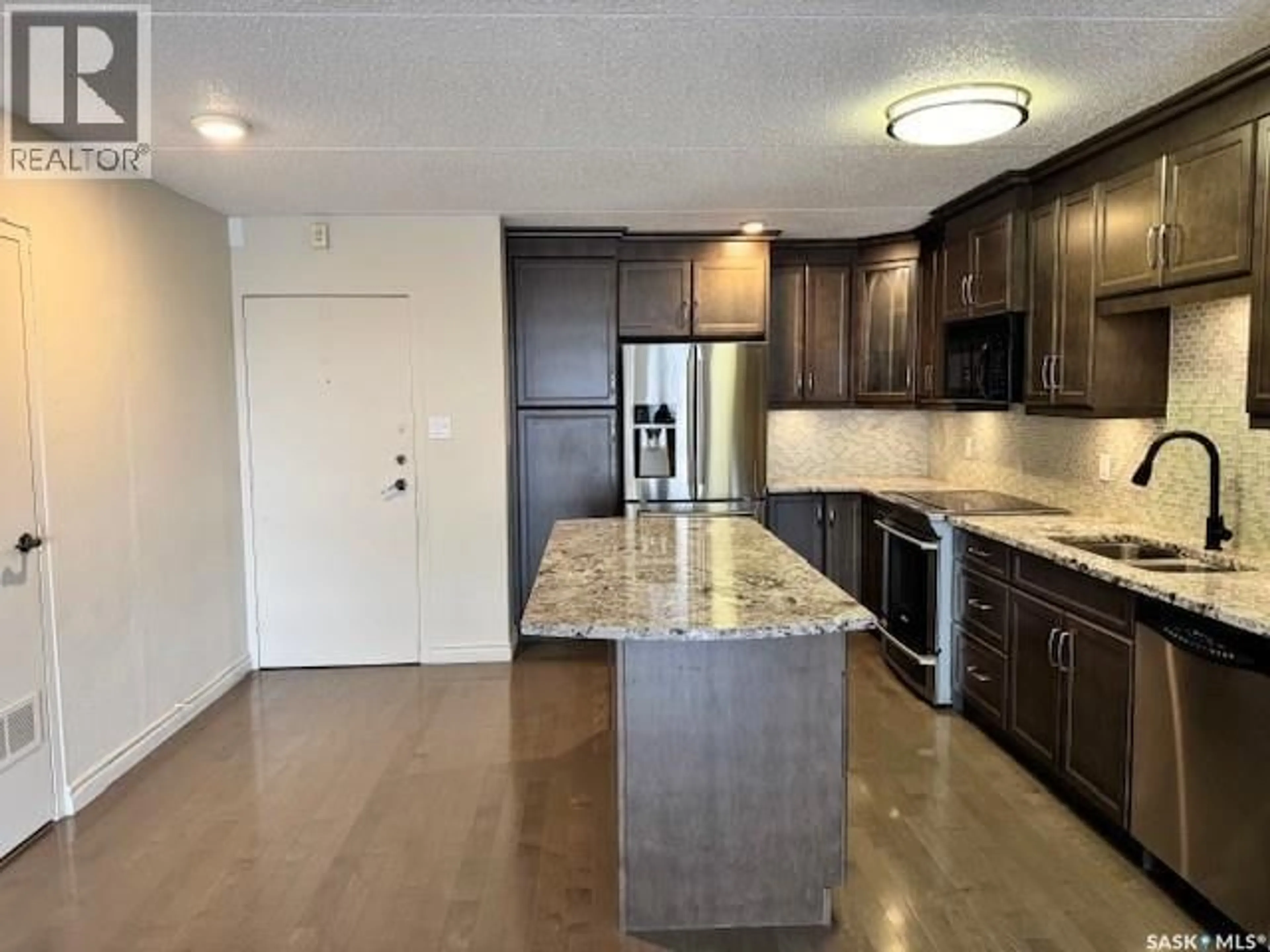 Open concept kitchen, unknown for 3520 - 901 HILLSDALE STREET, Regina Saskatchewan S4S5Z5
