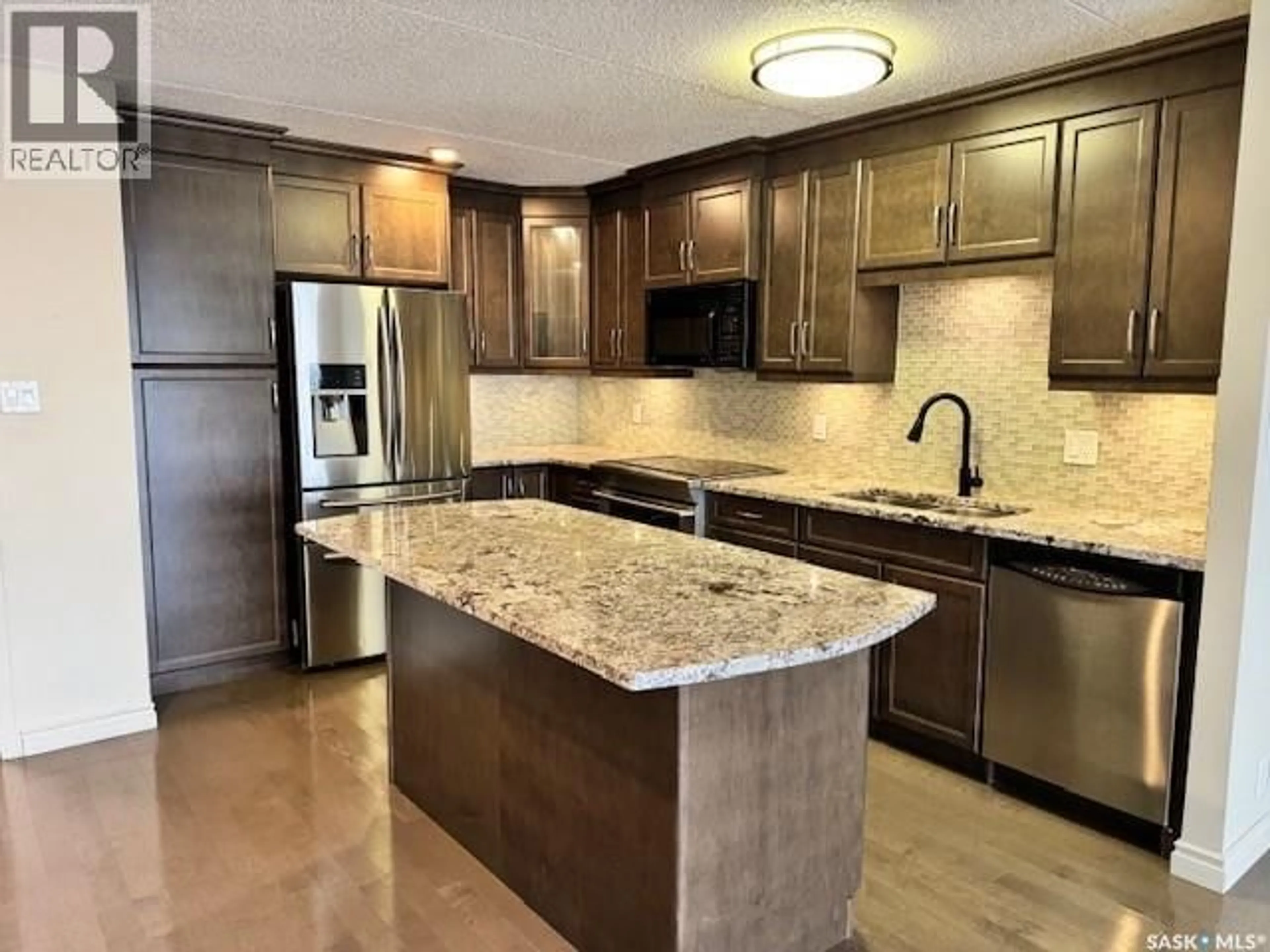 Contemporary kitchen, ceramic/tile floor for 3520 - 901 HILLSDALE STREET, Regina Saskatchewan S4S5Z5