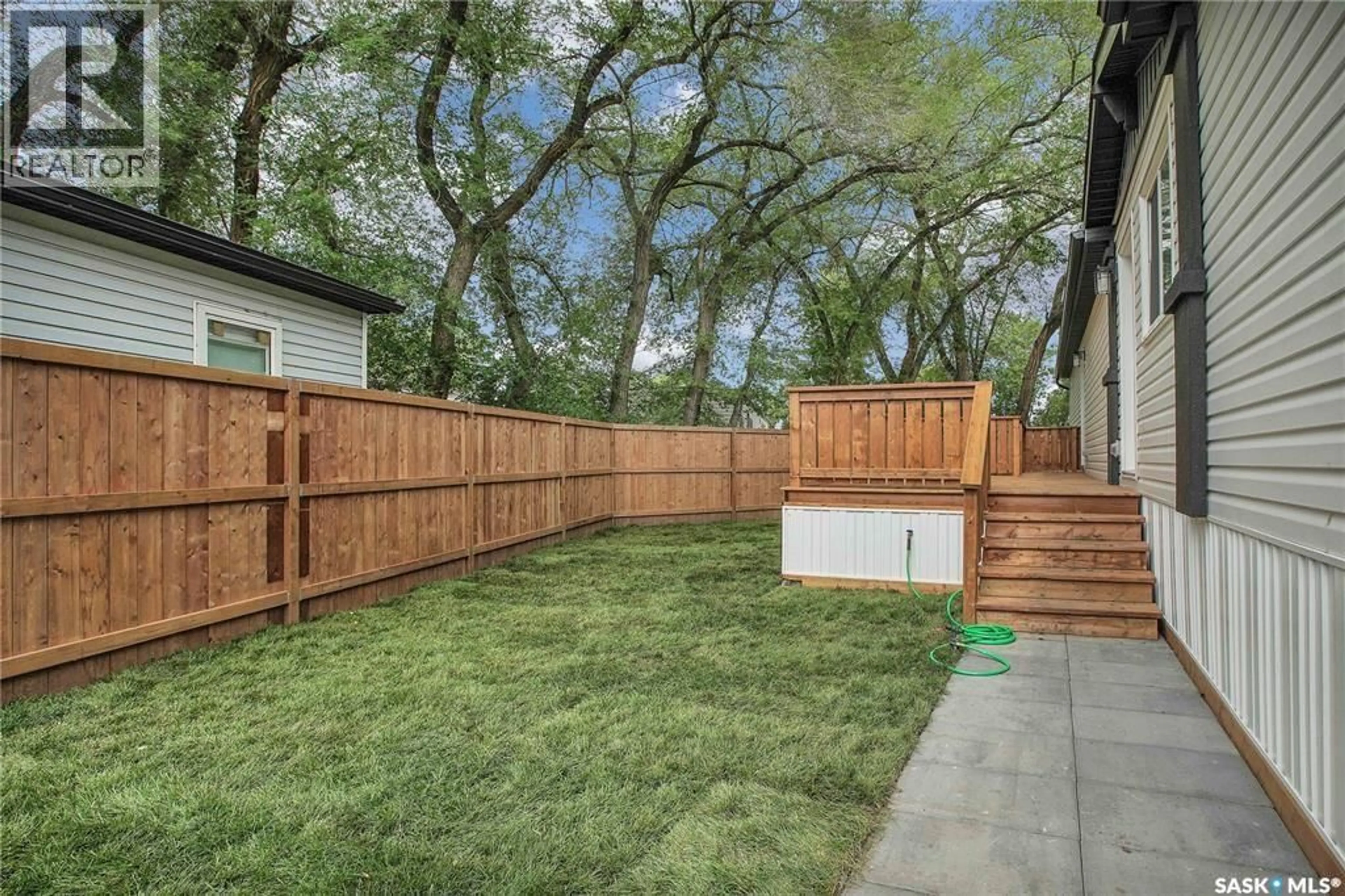 Patio, street for 1524 - 320 RAYNER AVENUE, Saskatoon Saskatchewan S7N2P8