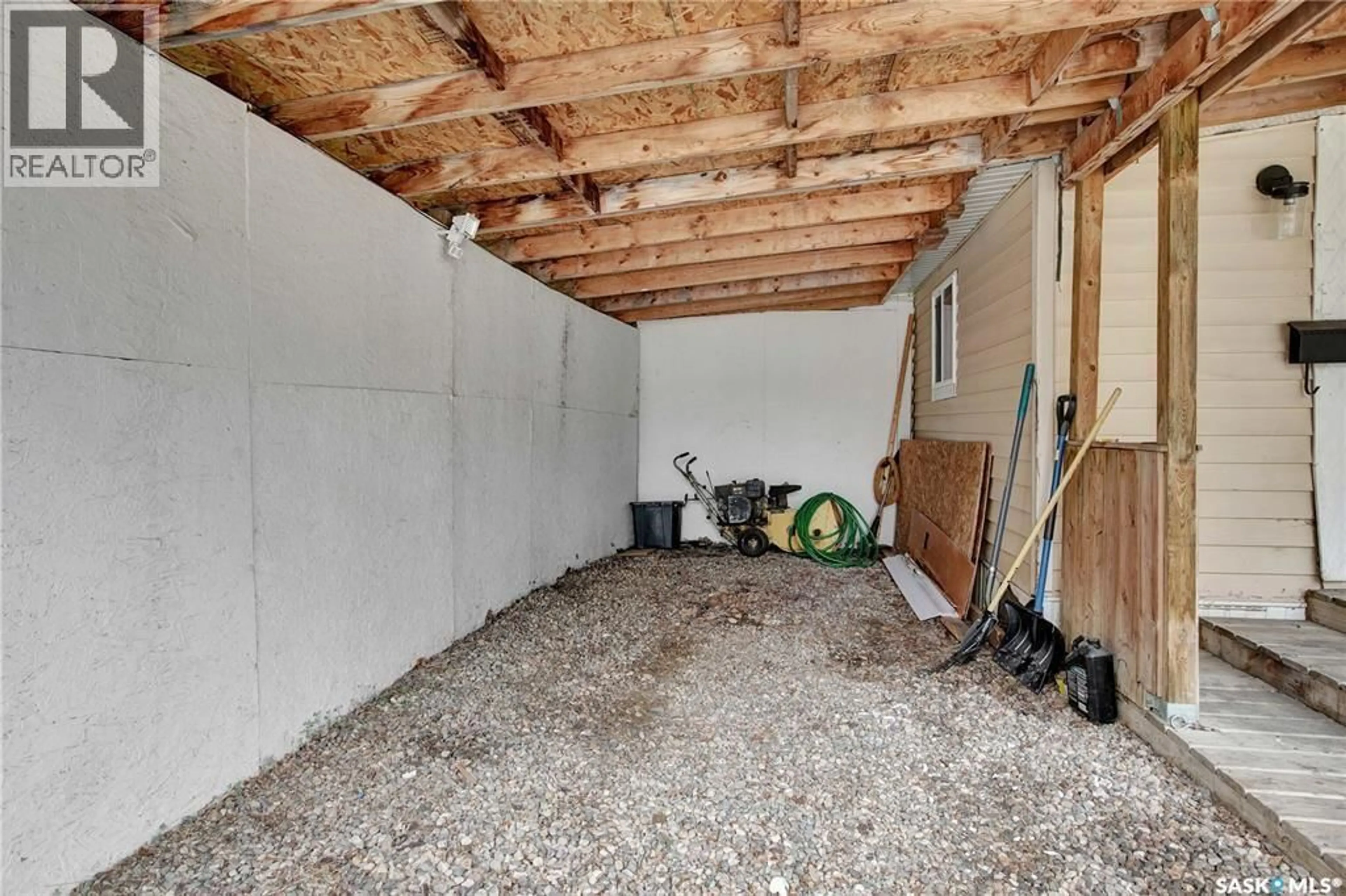 Indoor garage for 408 1524 RAYNER AVENUE, Saskatoon Saskatchewan S7N1Y1