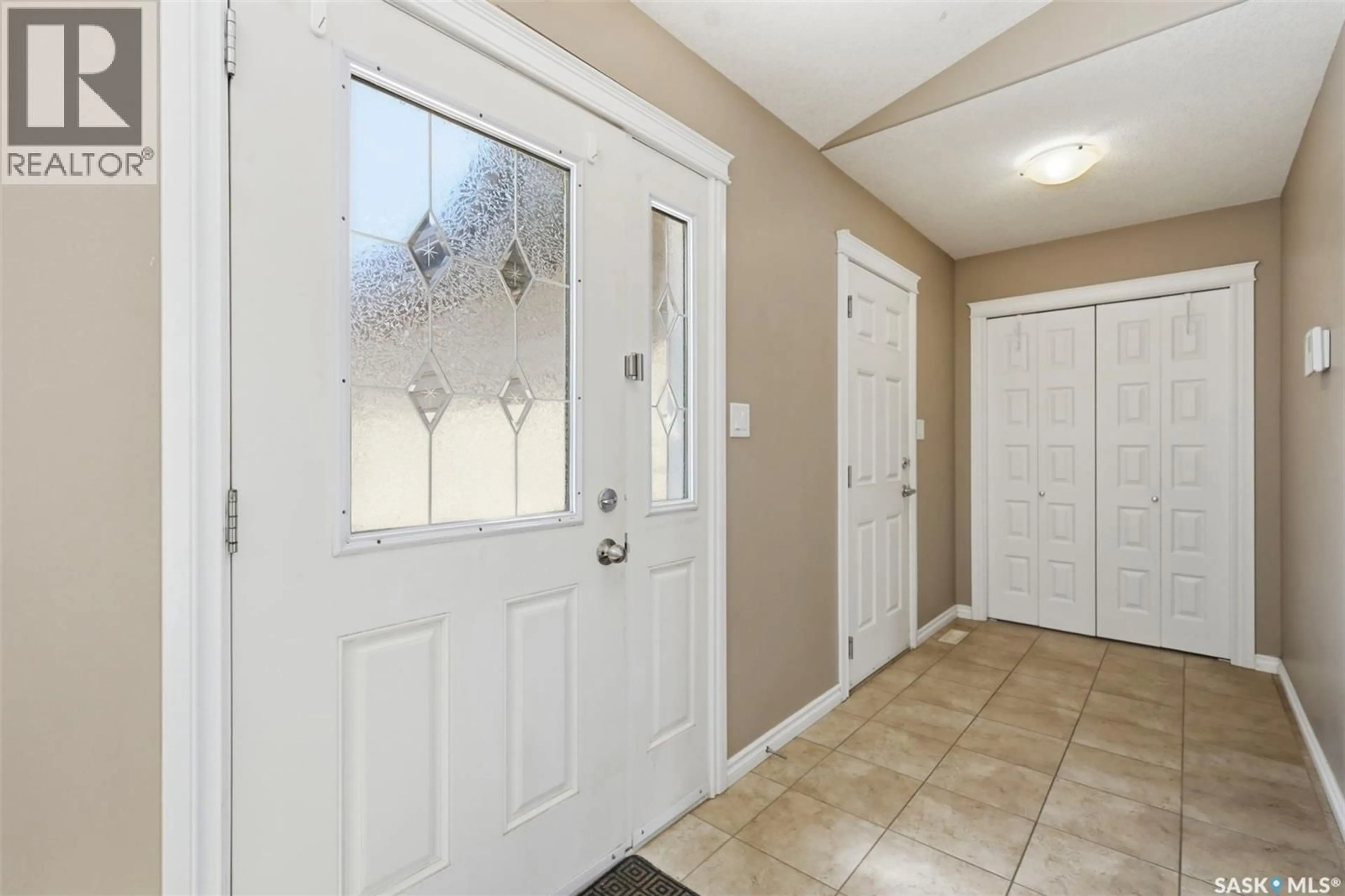 Indoor entryway for 222 FLEMING CRESCENT, Saskatoon Saskatchewan S7W0E7