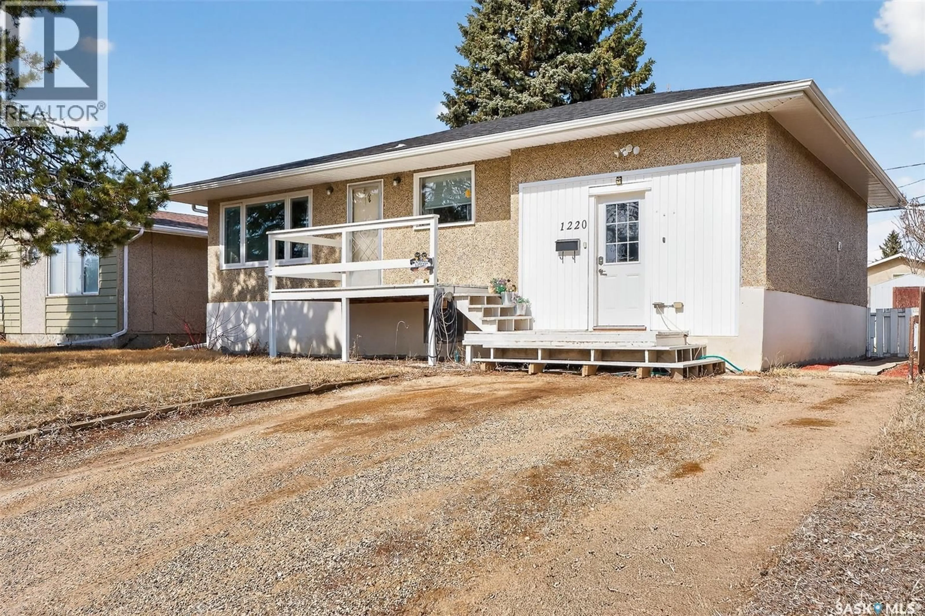 Home with vinyl exterior material, street for 1220 HOCHELAGA STREET W, Moose Jaw Saskatchewan S6H2J4