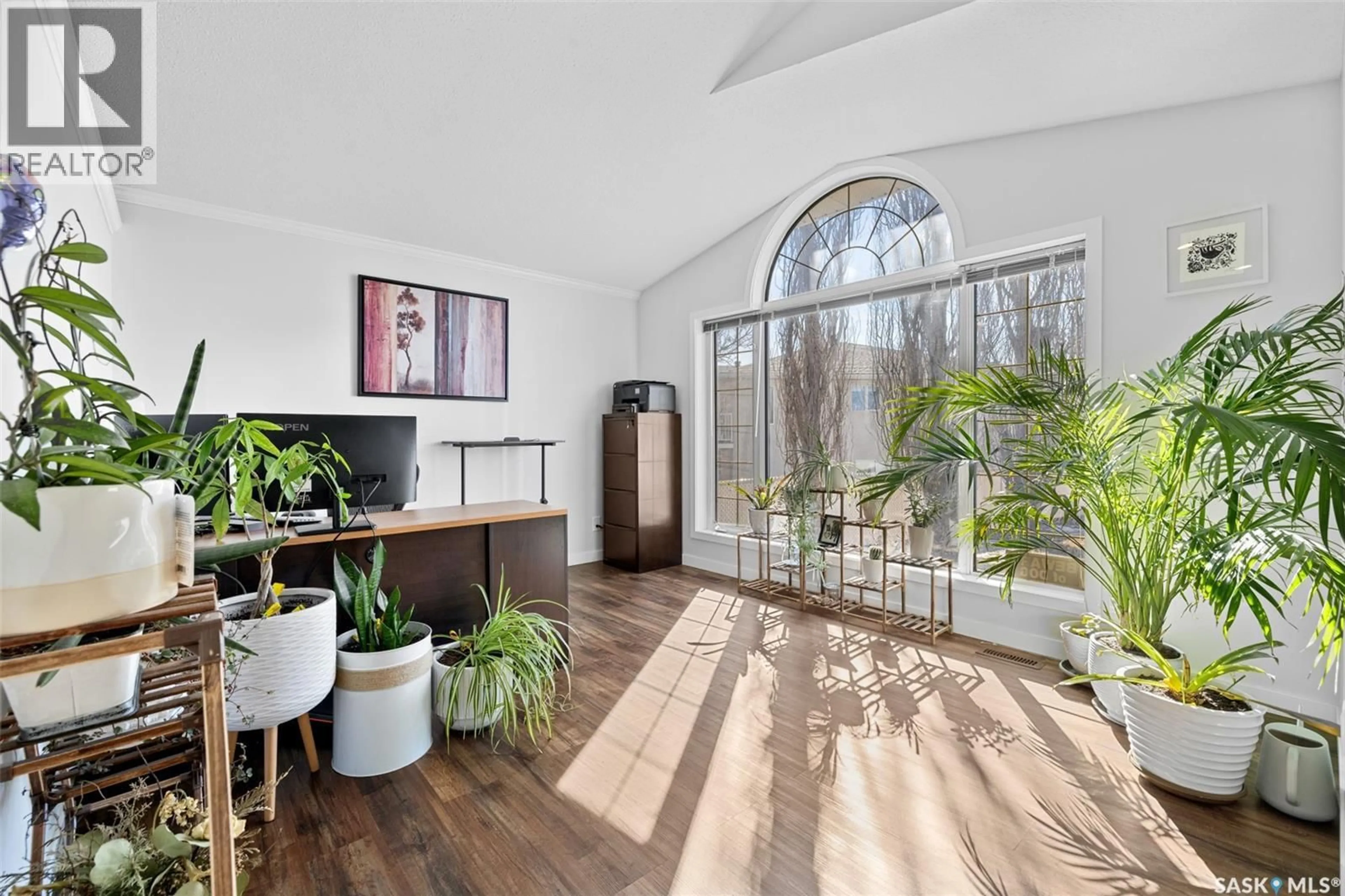 Indoor foyer for 15 THISTLE BAY, Regina Saskatchewan S4N6R6