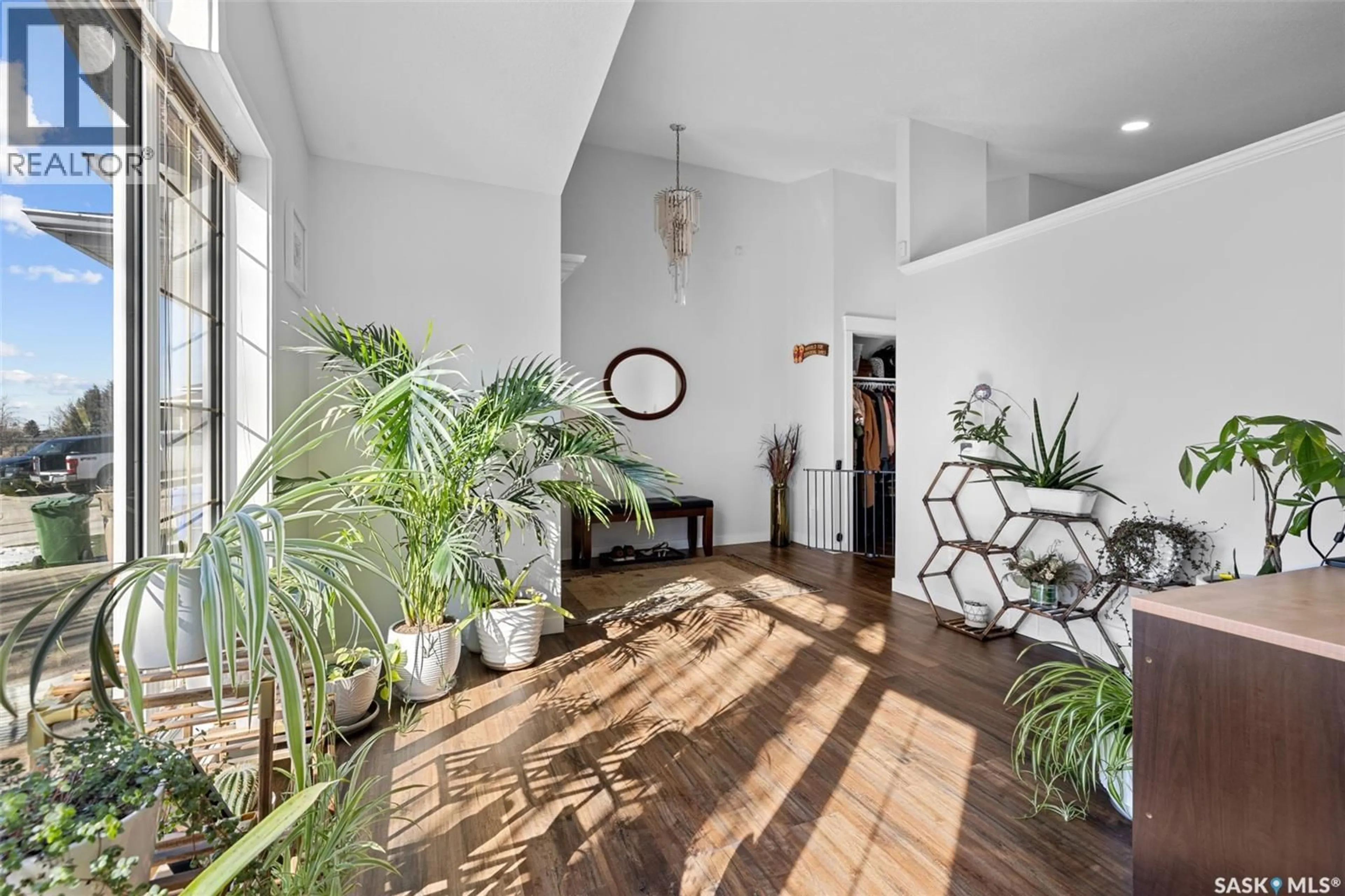 Indoor foyer for 15 THISTLE BAY, Regina Saskatchewan S4N6R6