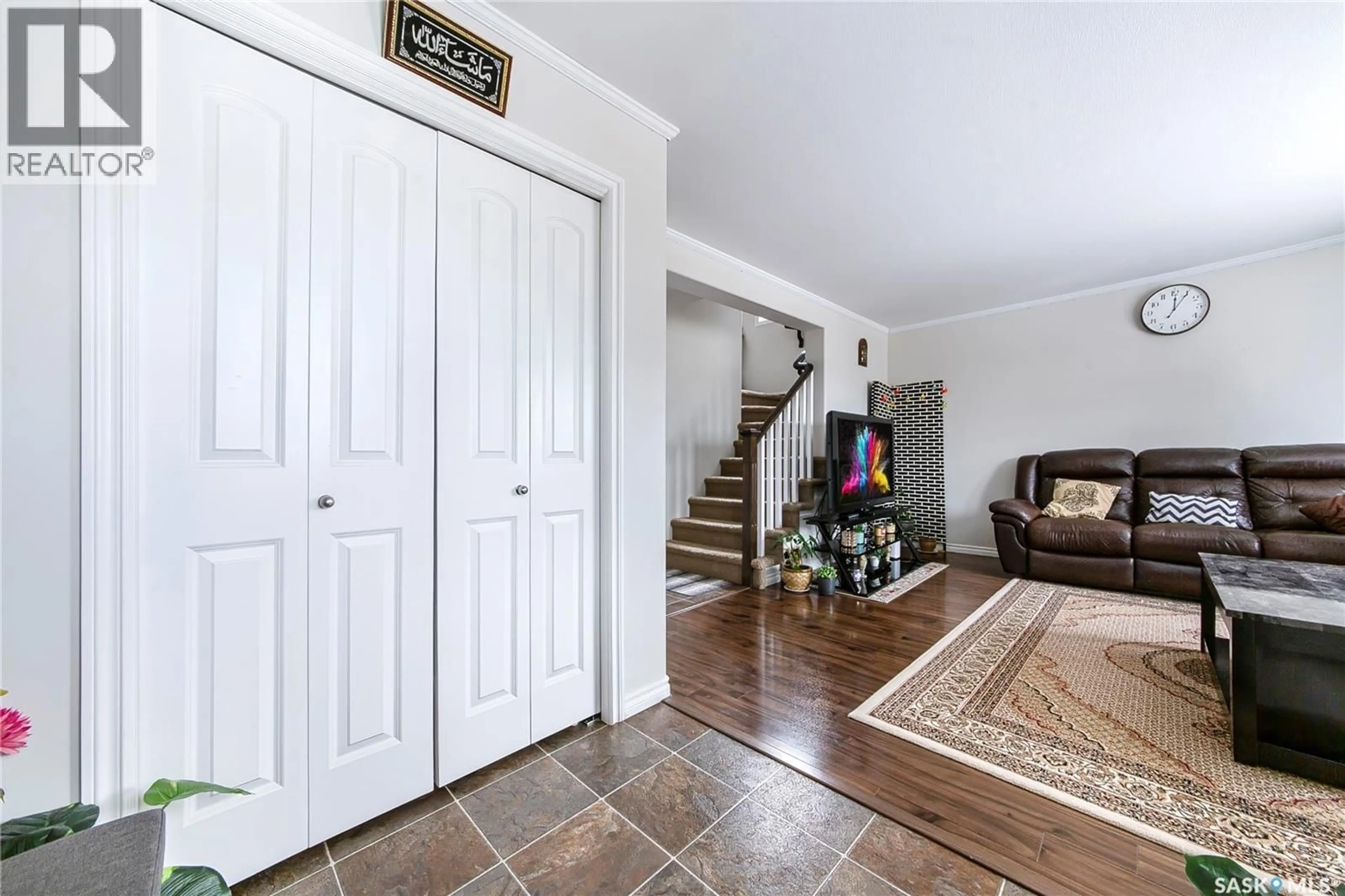 Indoor entryway for 515 COAD CRESCENT, Saskatoon Saskatchewan S7R0A7