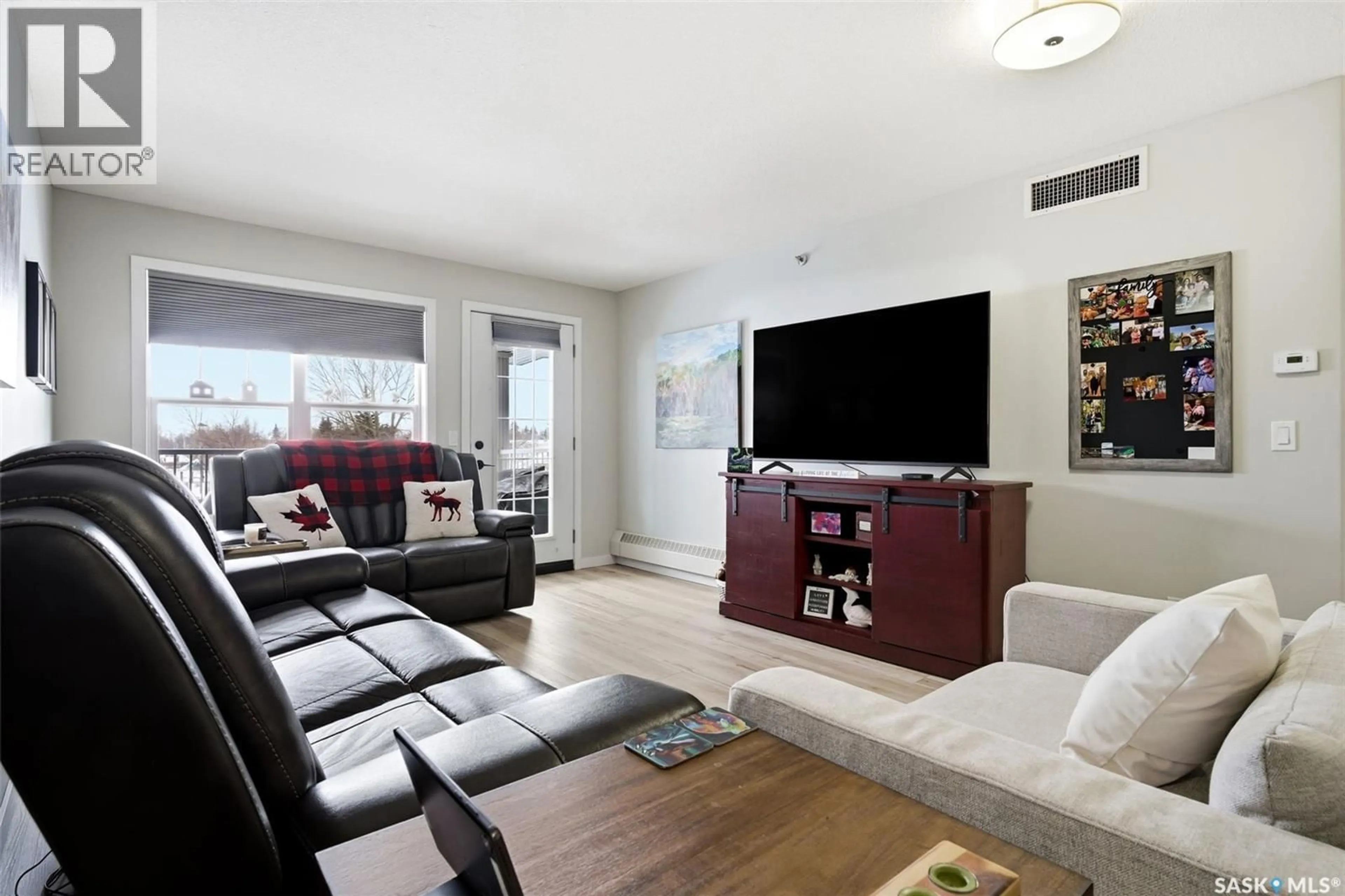 Living room with furniture, unknown for 303 100 5TH AVENUE, Regina Beach Saskatchewan S0G4C0