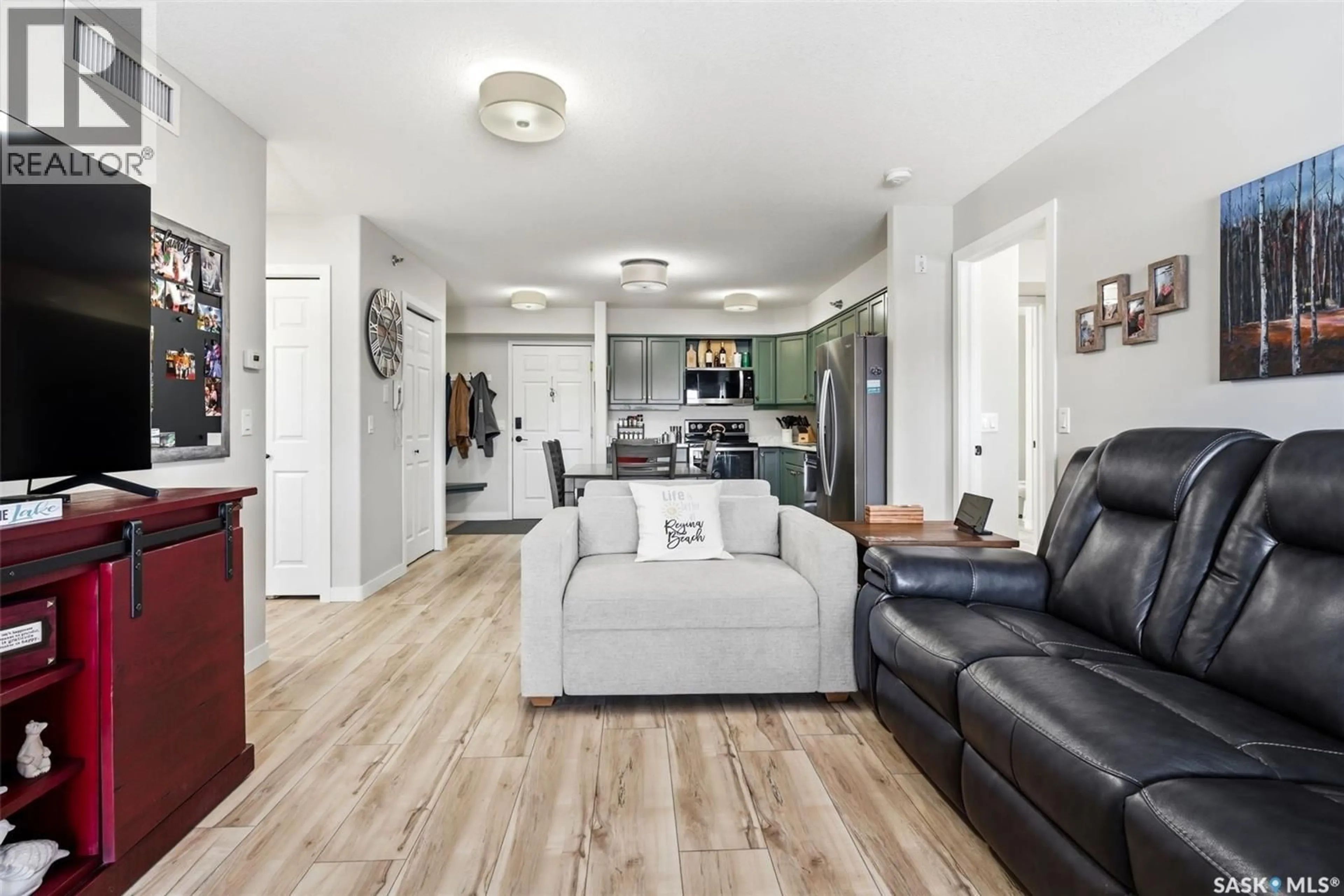 Living room with furniture, unknown for 303 100 5TH AVENUE, Regina Beach Saskatchewan S0G4C0