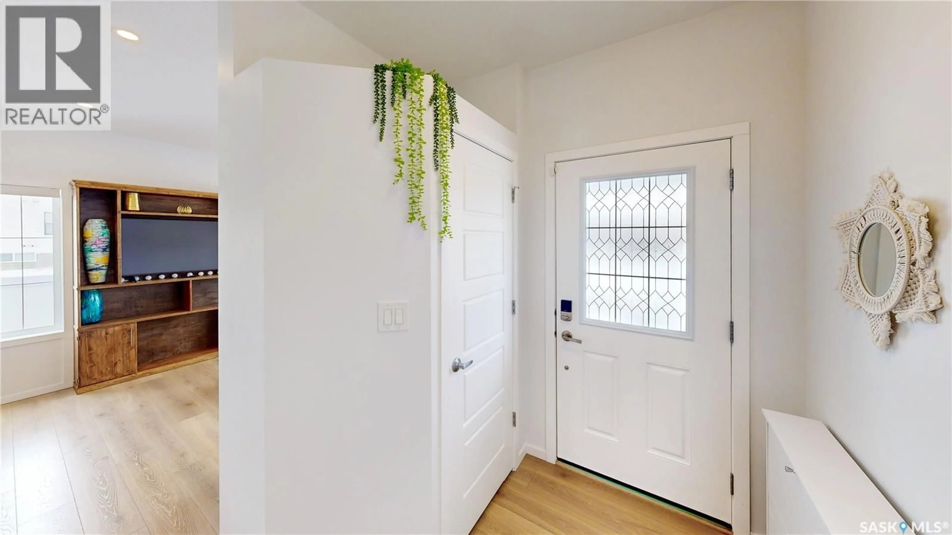 Indoor entryway for 3100 CROSBIE CRESCENT, Regina Saskatchewan S4V3S2