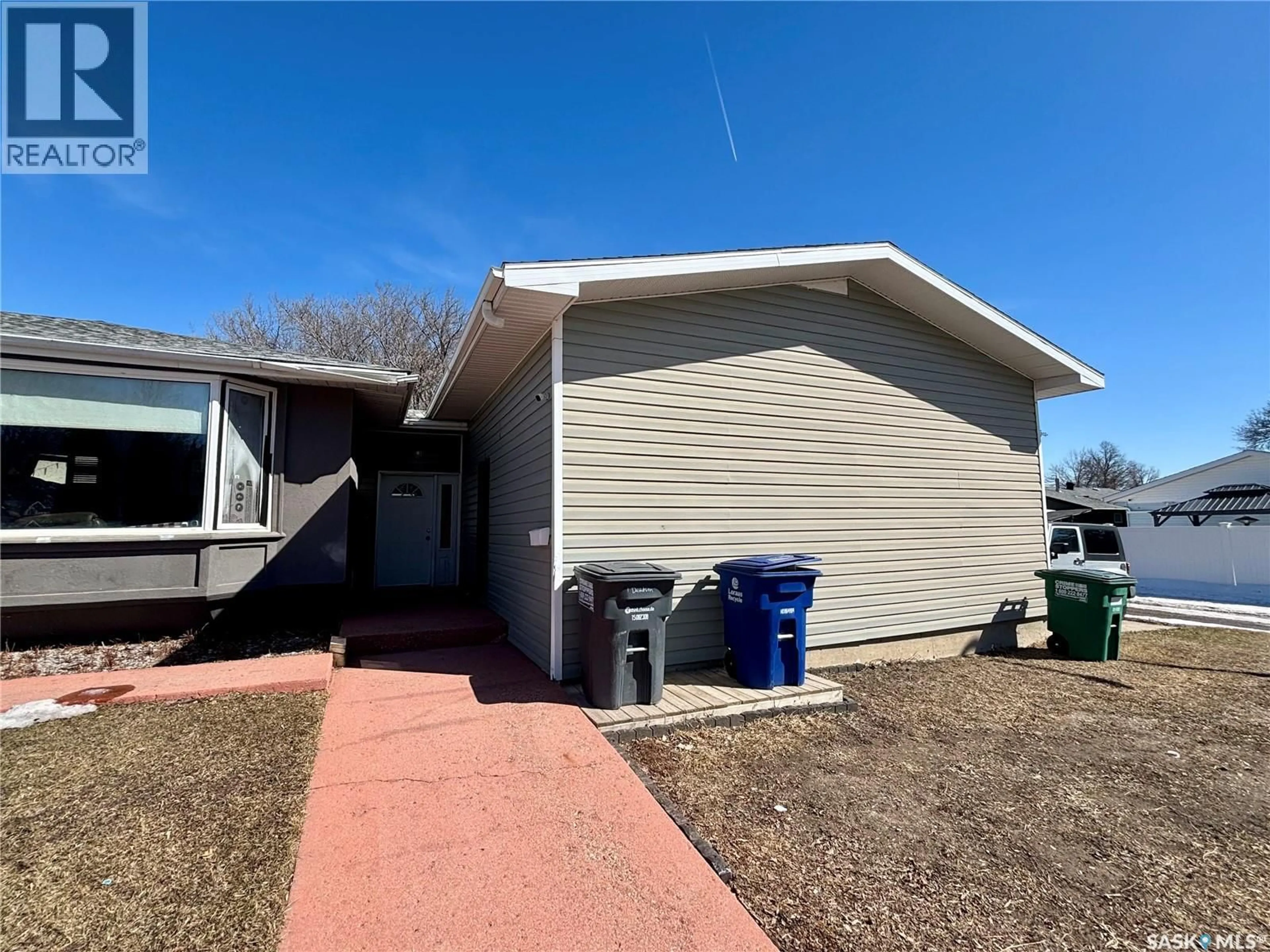 Home with vinyl exterior material, street for 1 DAVIDSON CRESCENT, Saskatoon Saskatchewan S7L3Z9