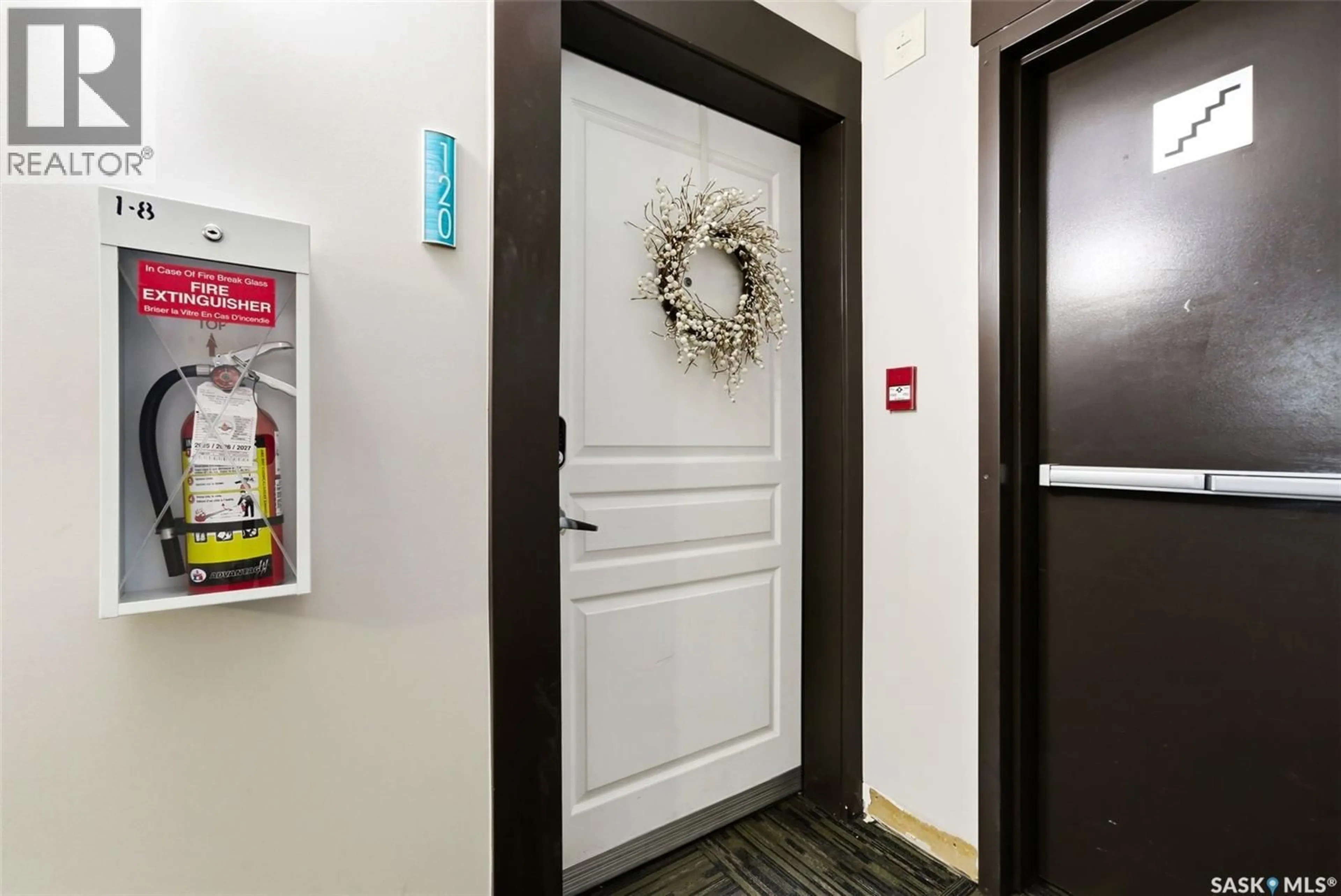 Indoor foyer for 120 5301 UNIVERSAL CRESCENT, Regina Saskatchewan S4W0L2