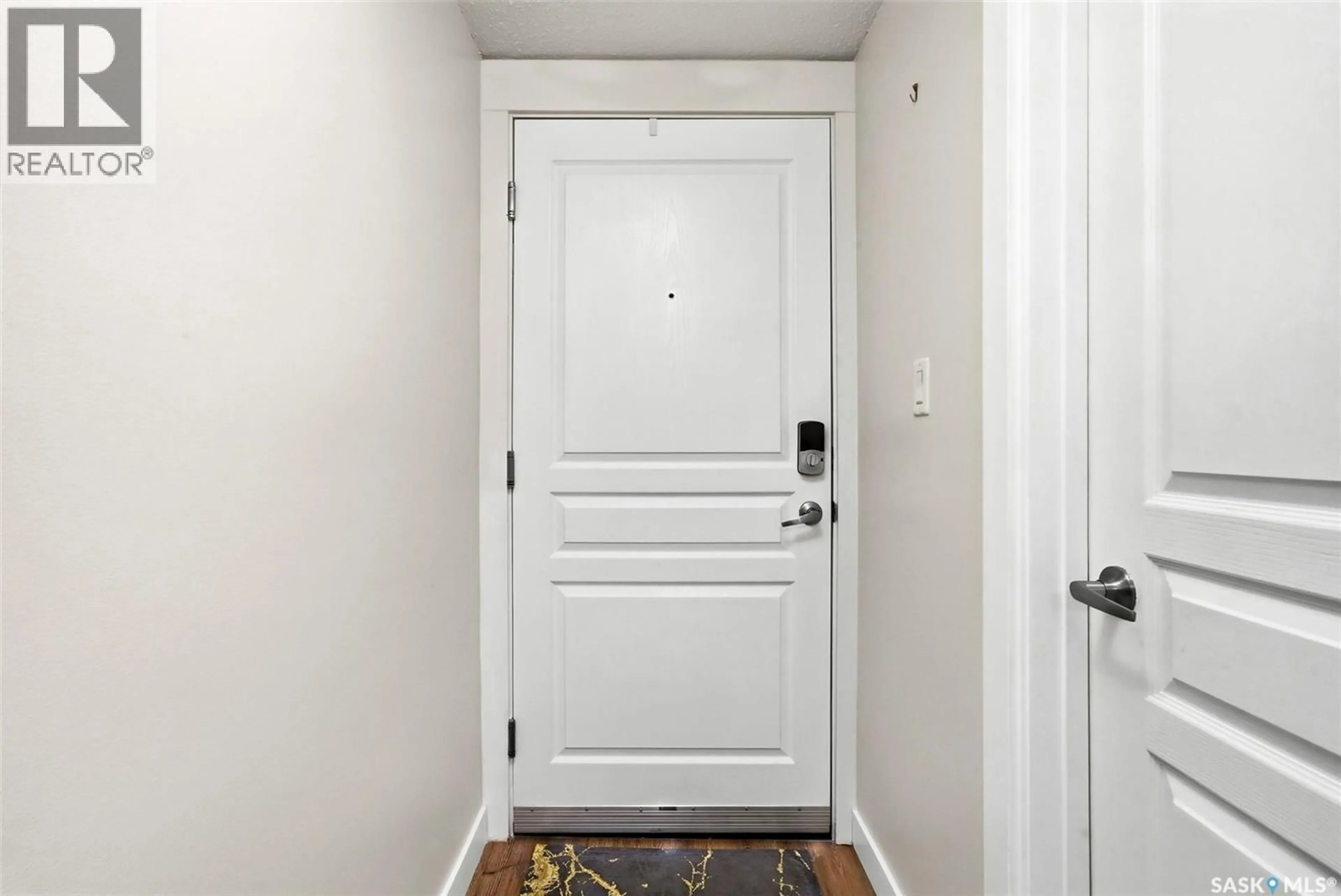 Indoor entryway for 120 5301 UNIVERSAL CRESCENT, Regina Saskatchewan S4W0L2